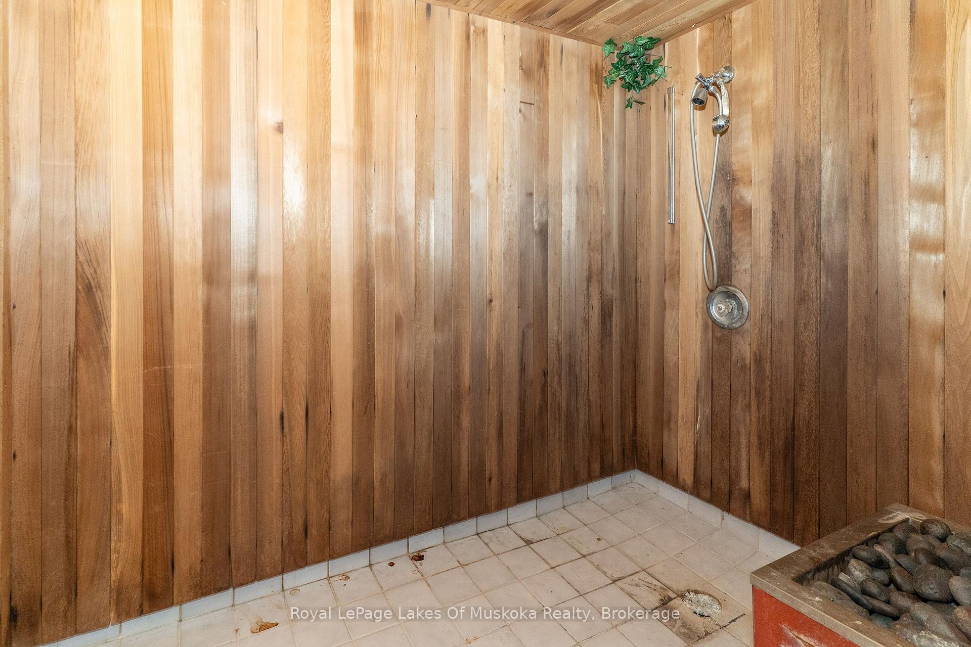 Photo 30 of 230 Lakeview Avenue, Gravenhurst, Muskoka (S) — HOMEH