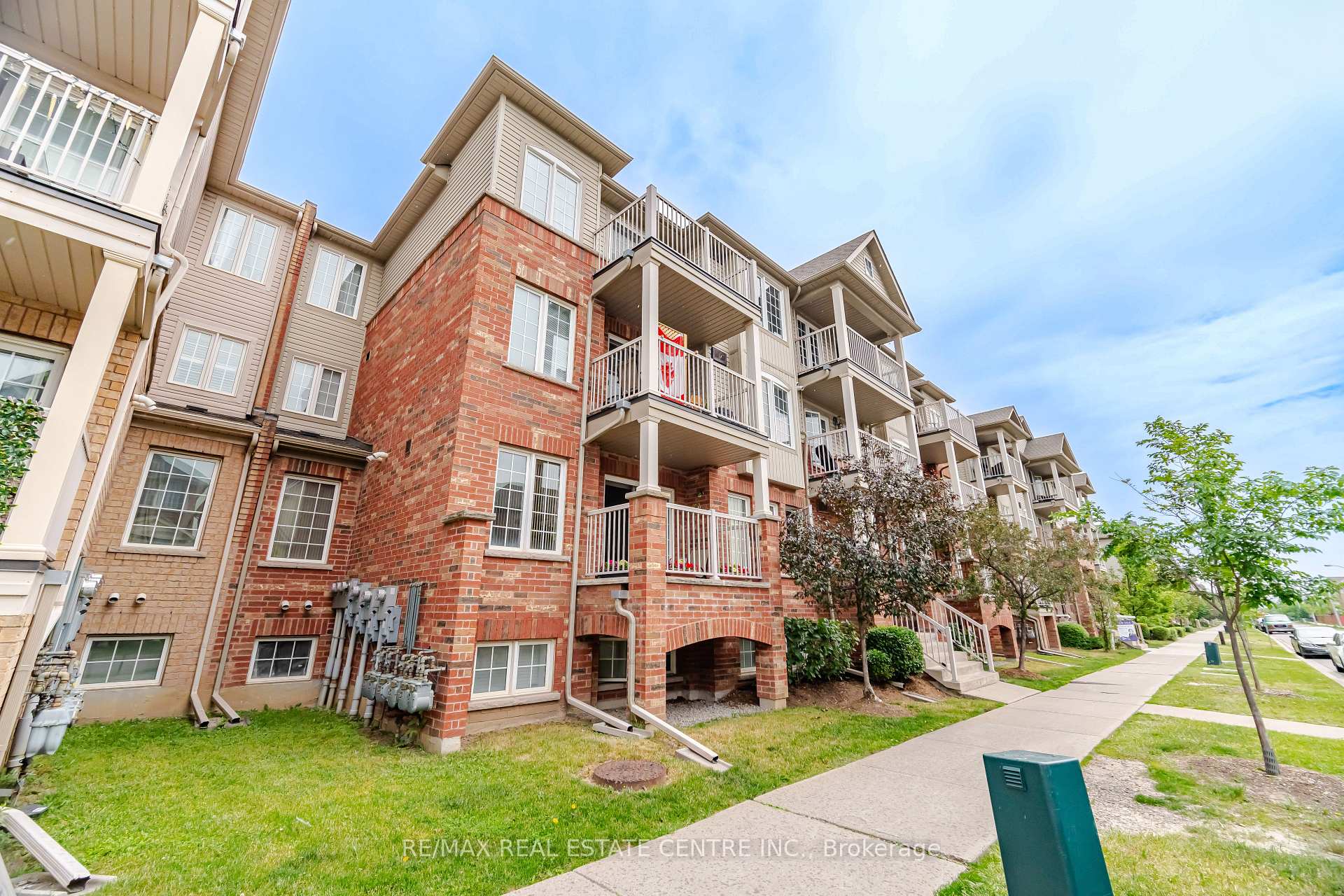 Photo 3 of Unit 2, 153 Isaac Devins Boulevard, North York, Humberlea-Pelmo Park — HOMEH