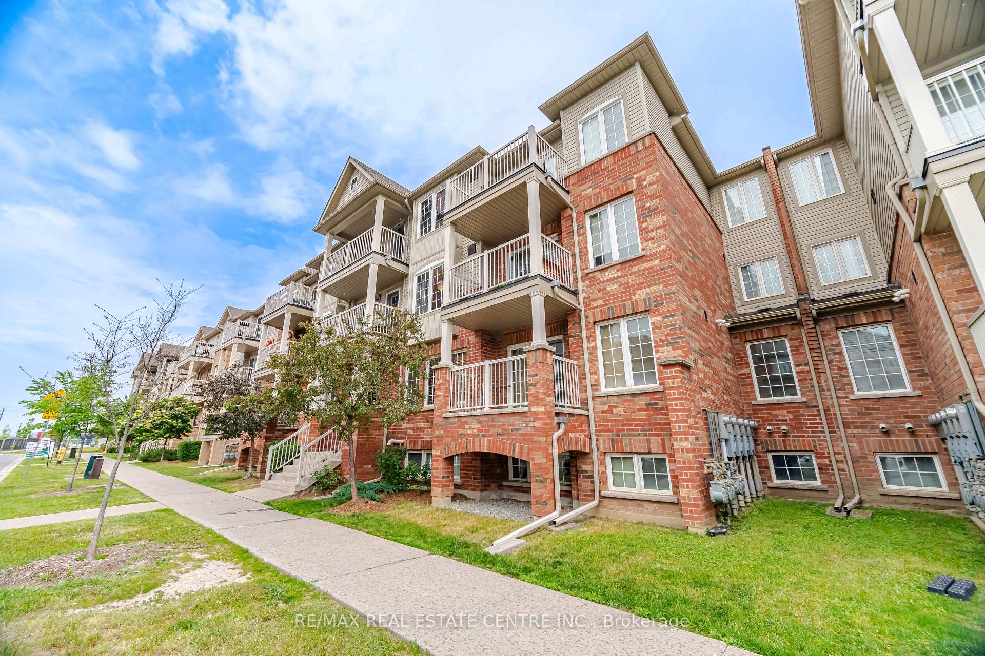 Photo 4 of Unit 2, 153 Isaac Devins Boulevard, North York, Humberlea-Pelmo Park — HOMEH