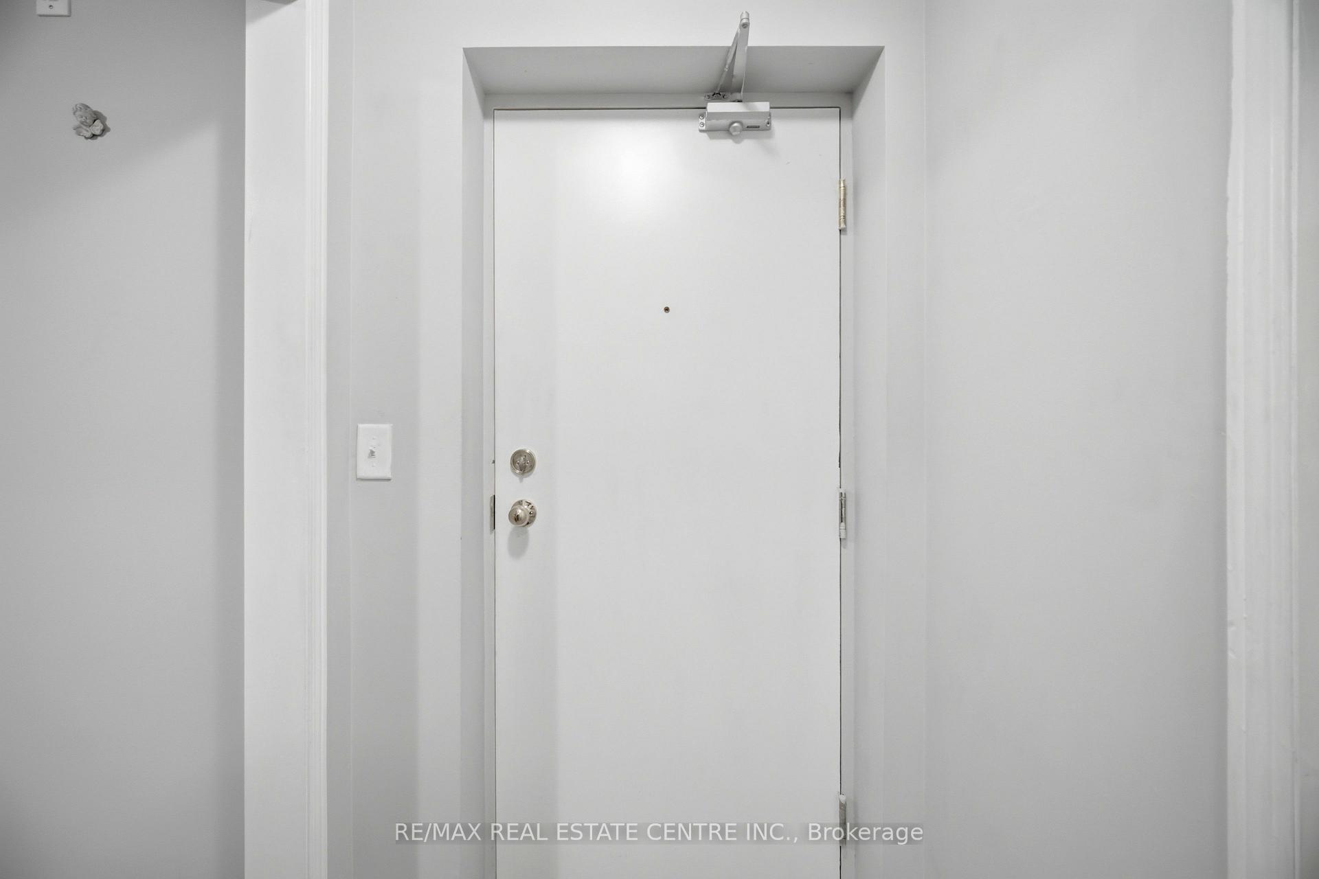 Photo 6 of Unit 2, 153 Isaac Devins Boulevard, North York, Humberlea-Pelmo Park — HOMEH
