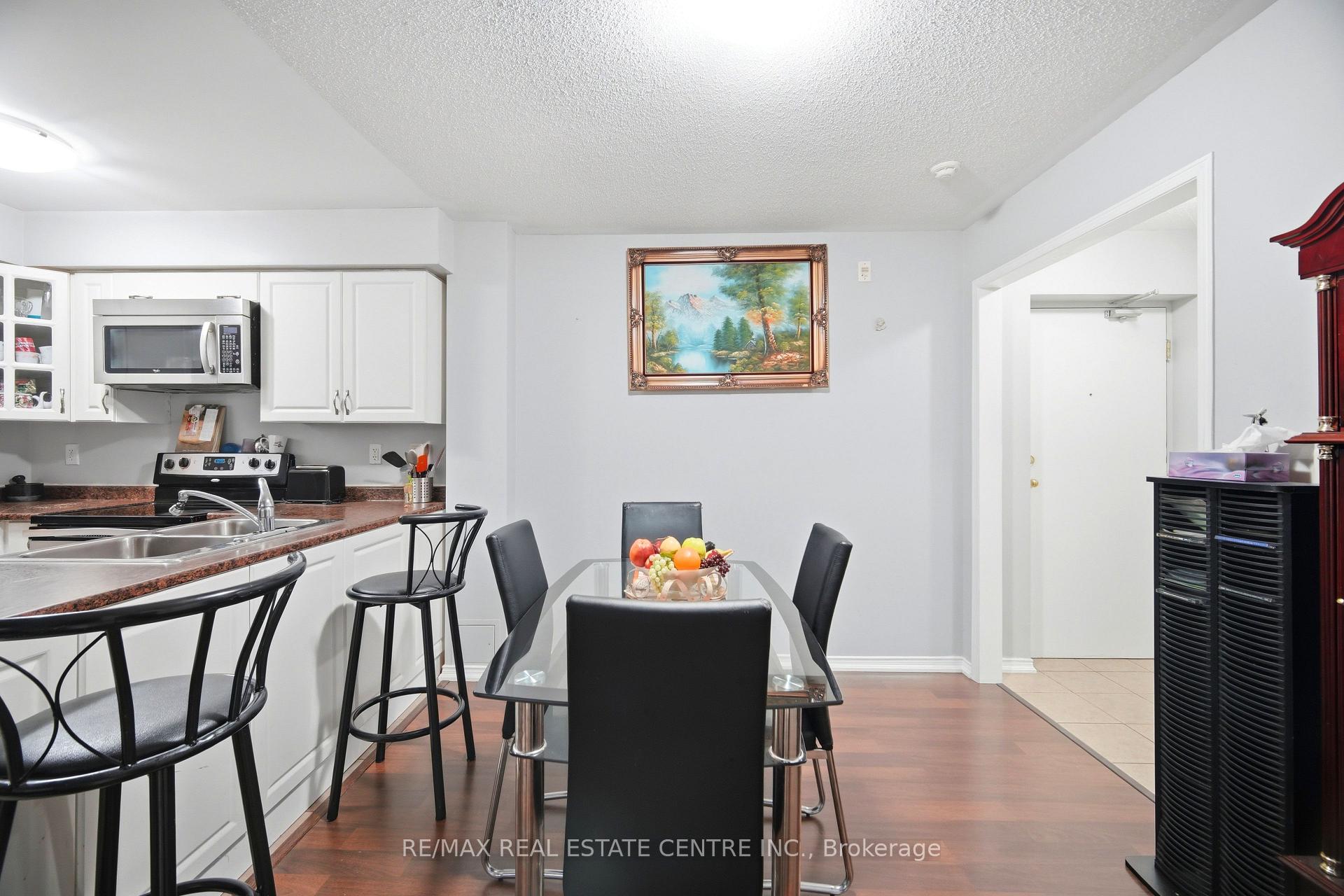 Photo 10 of Unit 2, 153 Isaac Devins Boulevard, North York, Humberlea-Pelmo Park — HOMEH