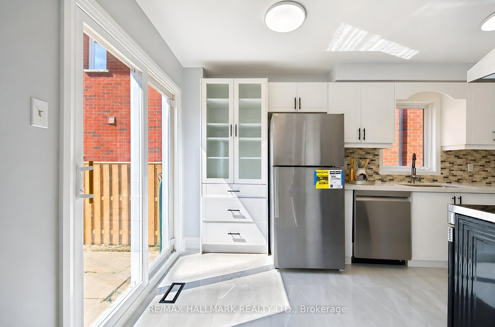 Photo 18 of 21 Penguin Lane, Brampton, Sandringham-Wellington — HOMEH