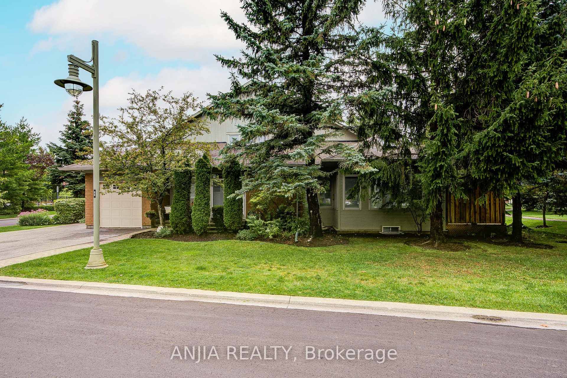 Photo 2 of 52 Augusta Drive Way, Markham, Greensborough — HOMEH