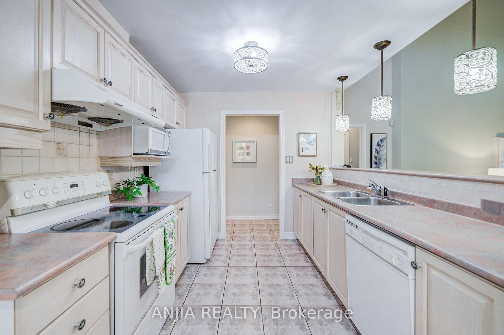 Photo 6 of 52 Augusta Drive Way, Markham, Greensborough — HOMEH