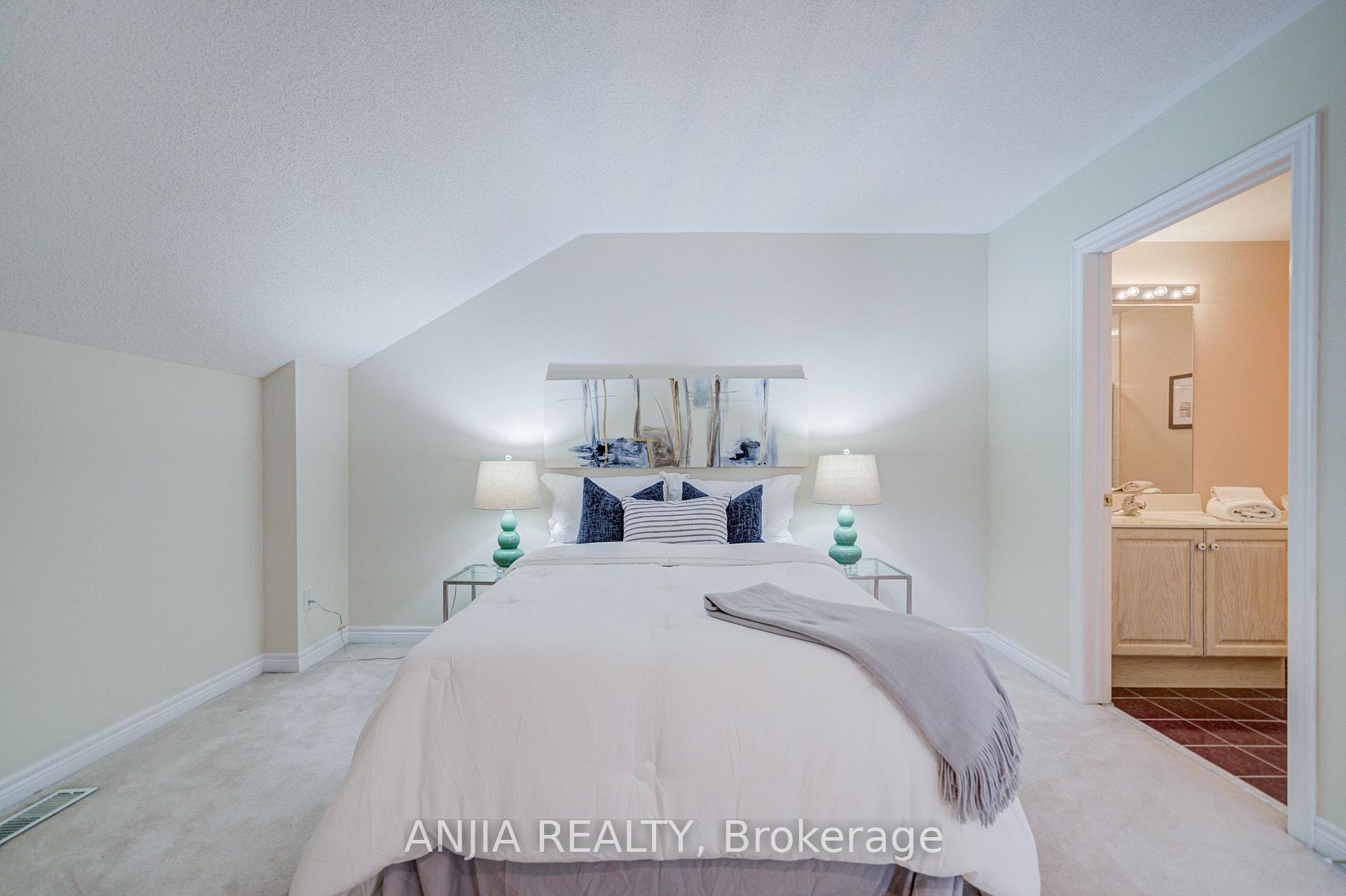 Photo 31 of 52 Augusta Drive Way, Markham, Greensborough — HOMEH