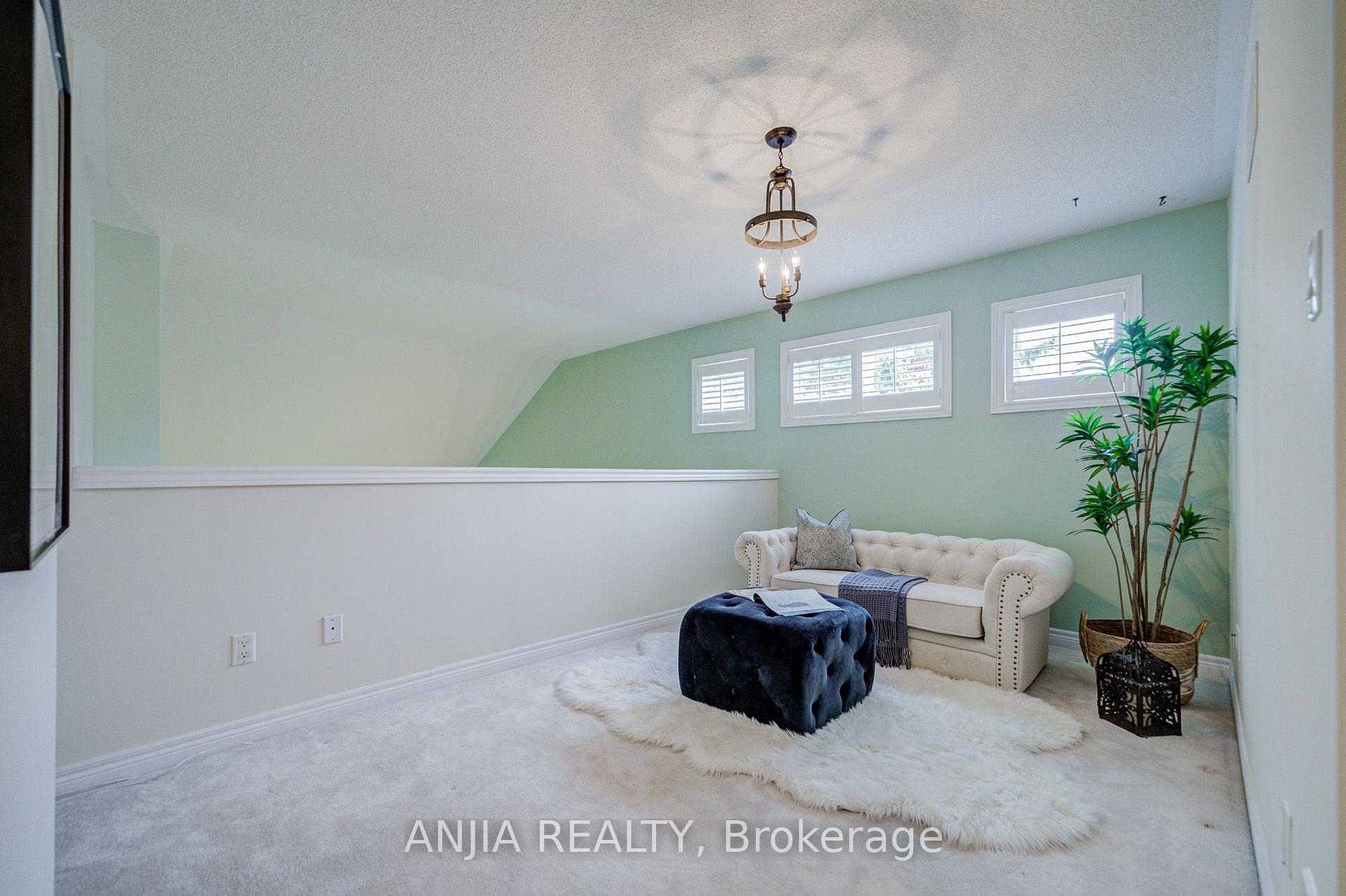 Photo 34 of 52 Augusta Drive Way, Markham, Greensborough — HOMEH