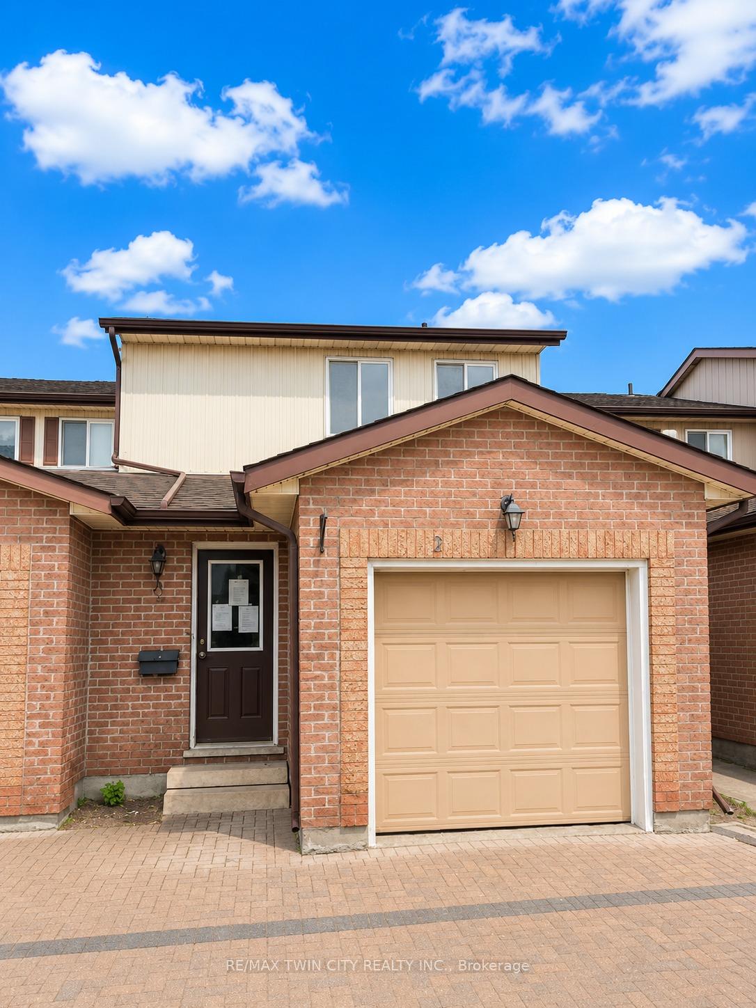 Photo 2 of Unit 2, 25 Valleyview Road, Kitchener, Laurentian Hills — HOMEH
