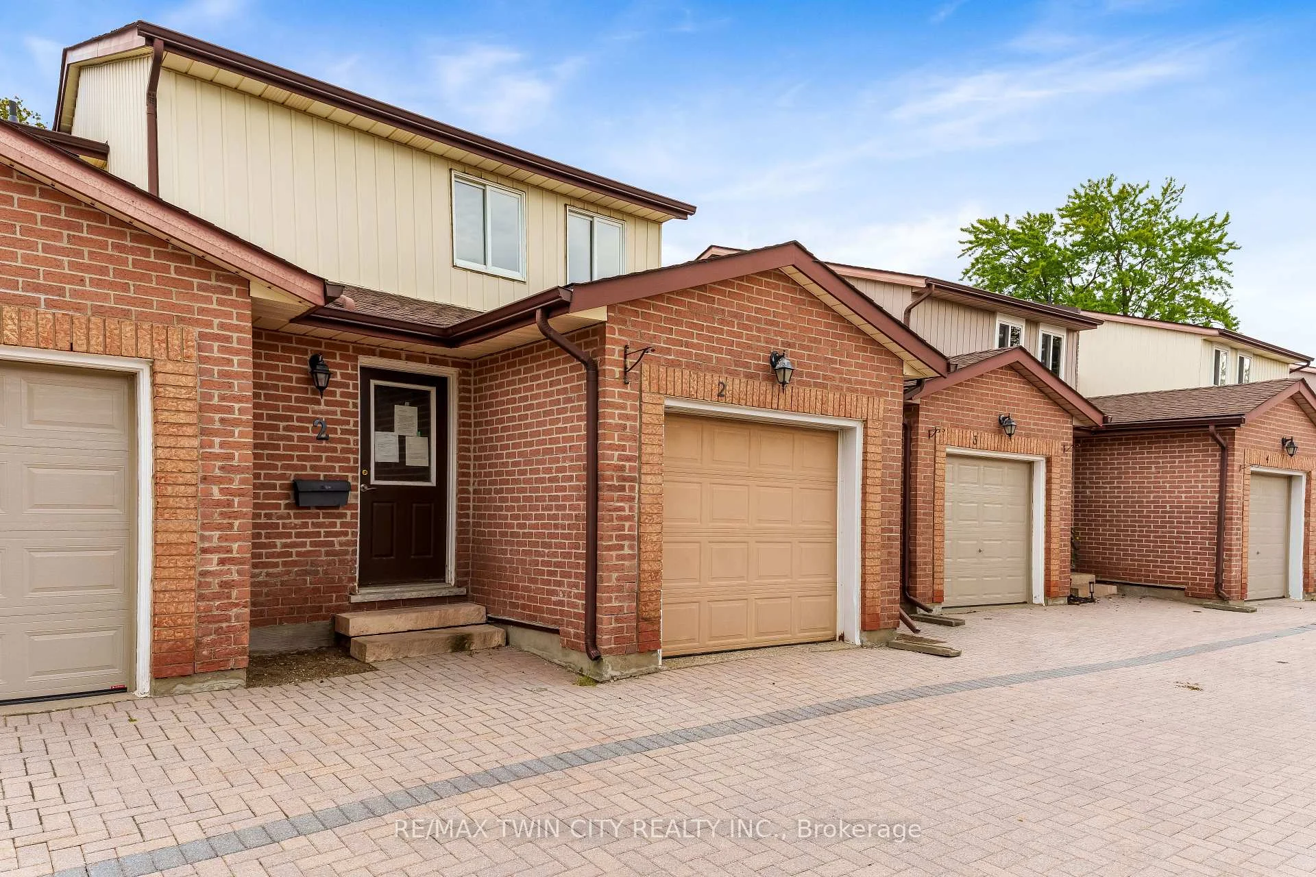 Photo 4 of Unit 2, 25 Valleyview Road, Kitchener, Laurentian Hills — HOMEH