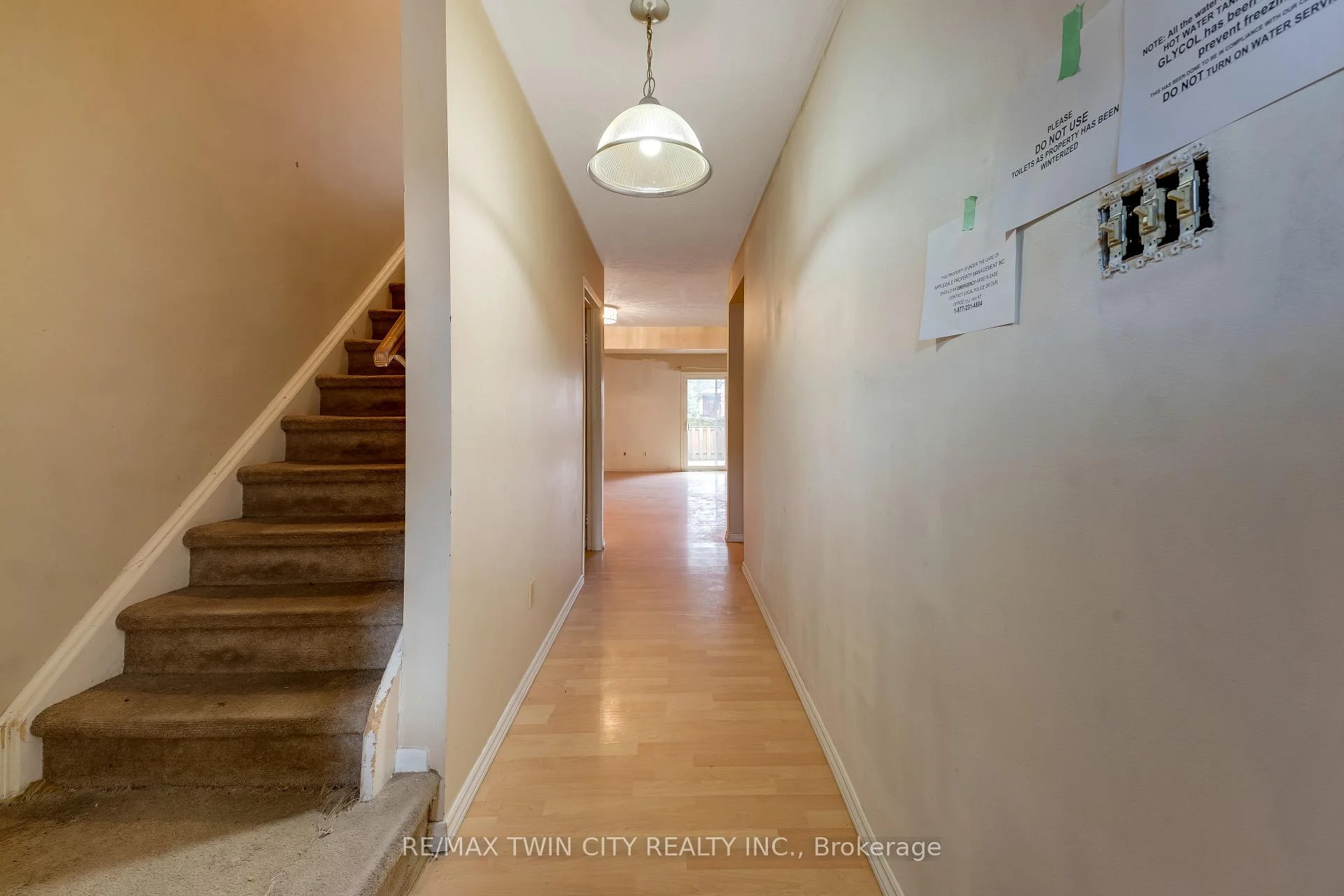 Photo 5 of Unit 2, 25 Valleyview Road, Kitchener, Laurentian Hills — HOMEH