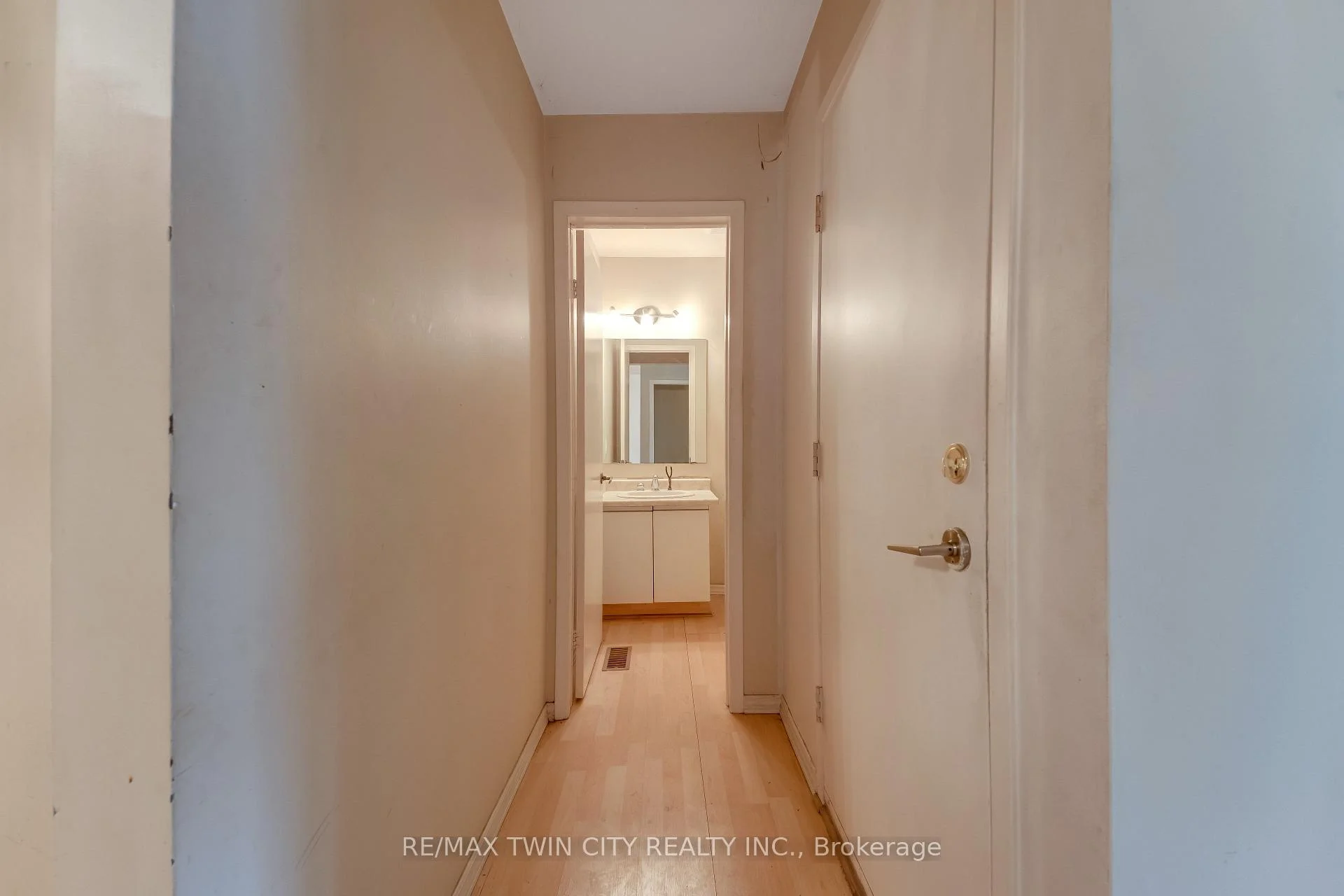 Photo 7 of Unit 2, 25 Valleyview Road, Kitchener, Laurentian Hills — HOMEH