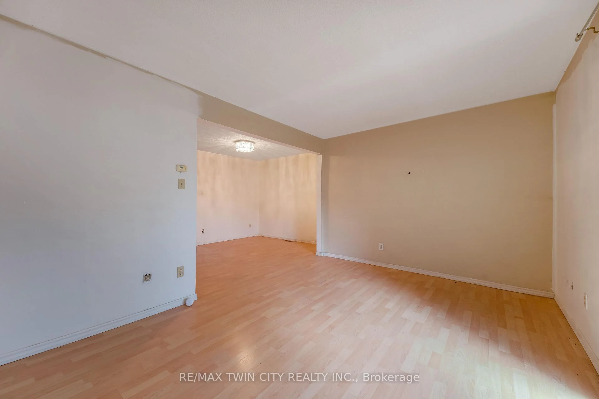 Photo 12 of Unit 2, 25 Valleyview Road, Kitchener, Laurentian Hills — HOMEH