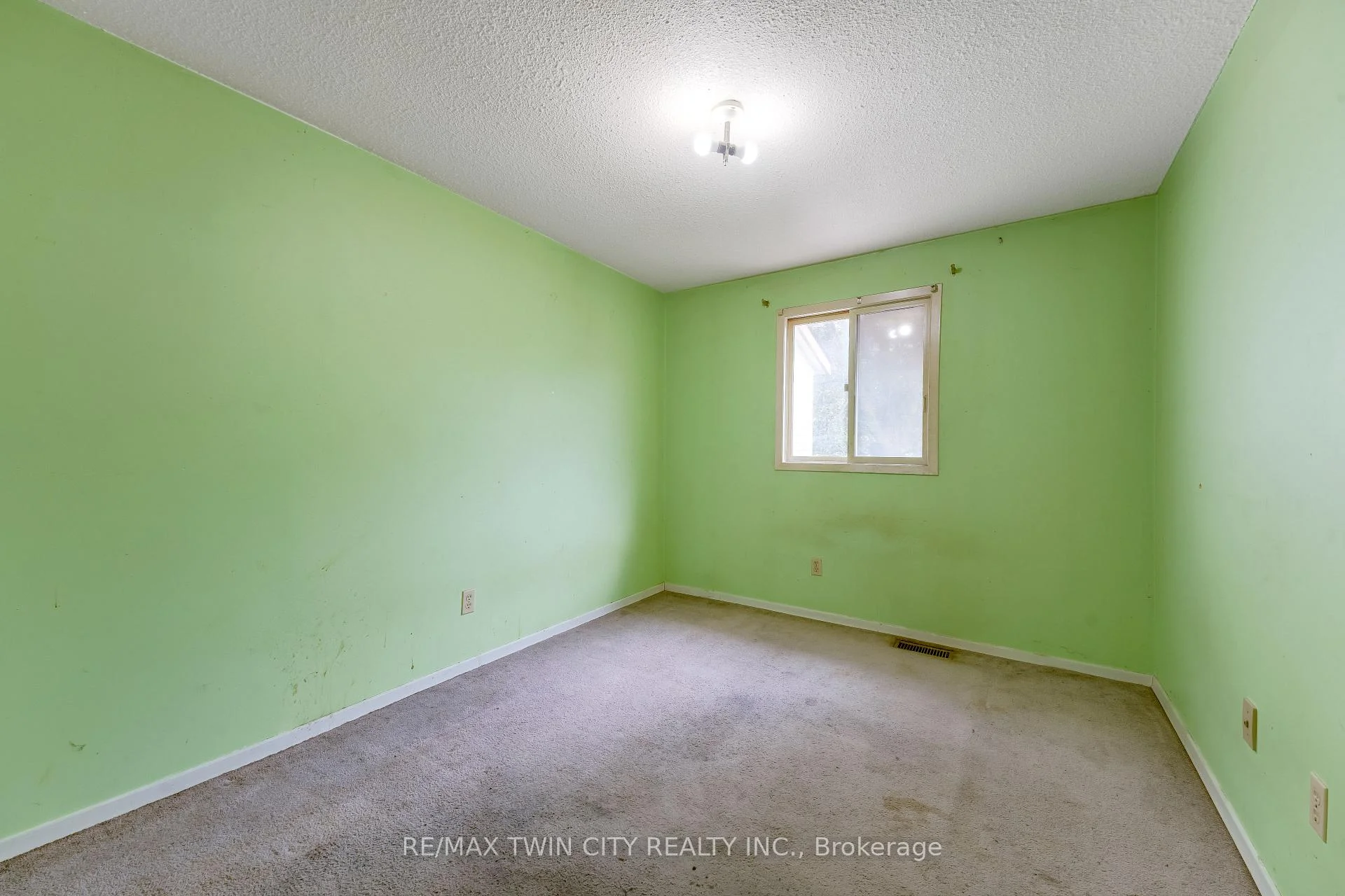 Photo 15 of Unit 2, 25 Valleyview Road, Kitchener, Laurentian Hills — HOMEH