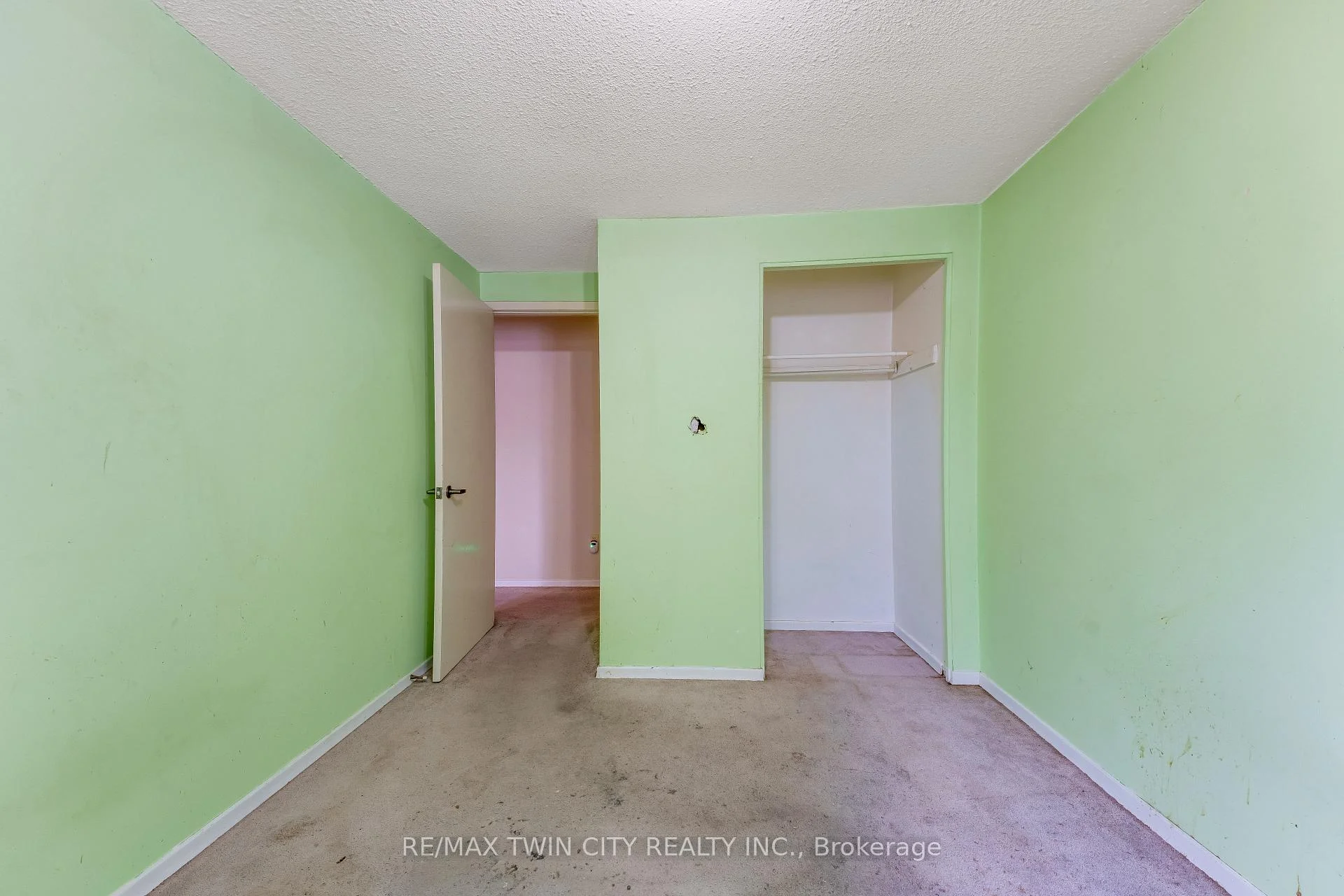 Photo 16 of Unit 2, 25 Valleyview Road, Kitchener, Laurentian Hills — HOMEH