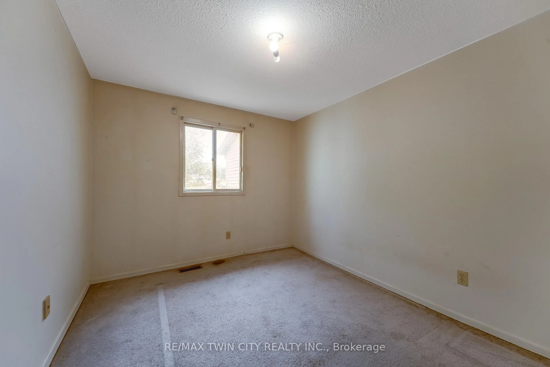 Photo 17 of Unit 2, 25 Valleyview Road, Kitchener, Laurentian Hills — HOMEH