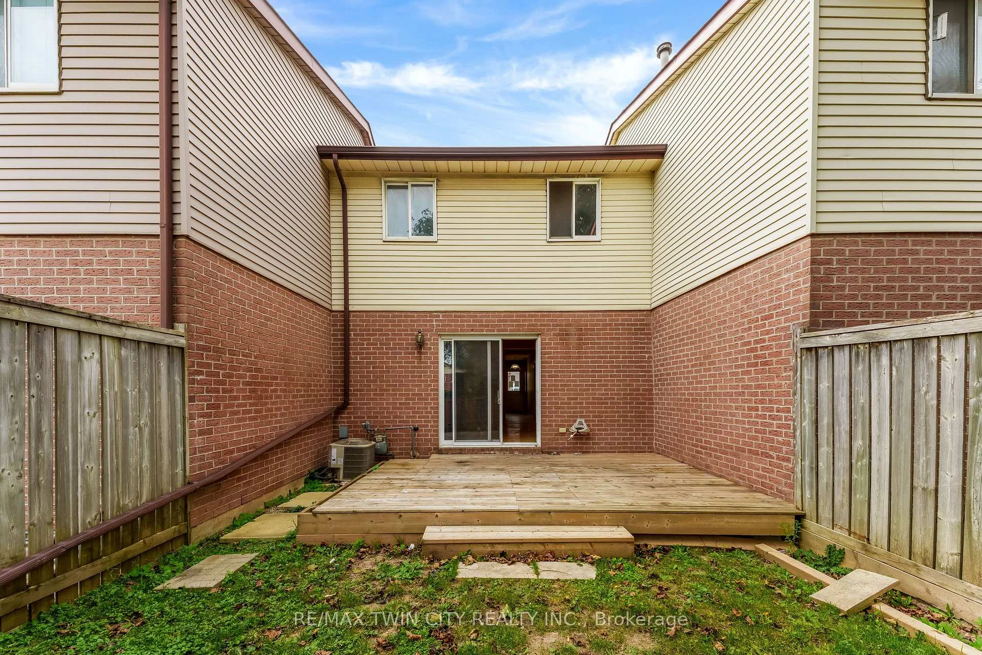 Photo 22 of Unit 2, 25 Valleyview Road, Kitchener, Laurentian Hills — HOMEH