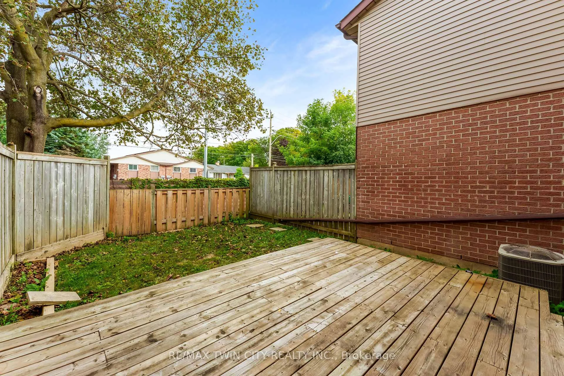 Photo 23 of Unit 2, 25 Valleyview Road, Kitchener, Laurentian Hills — HOMEH