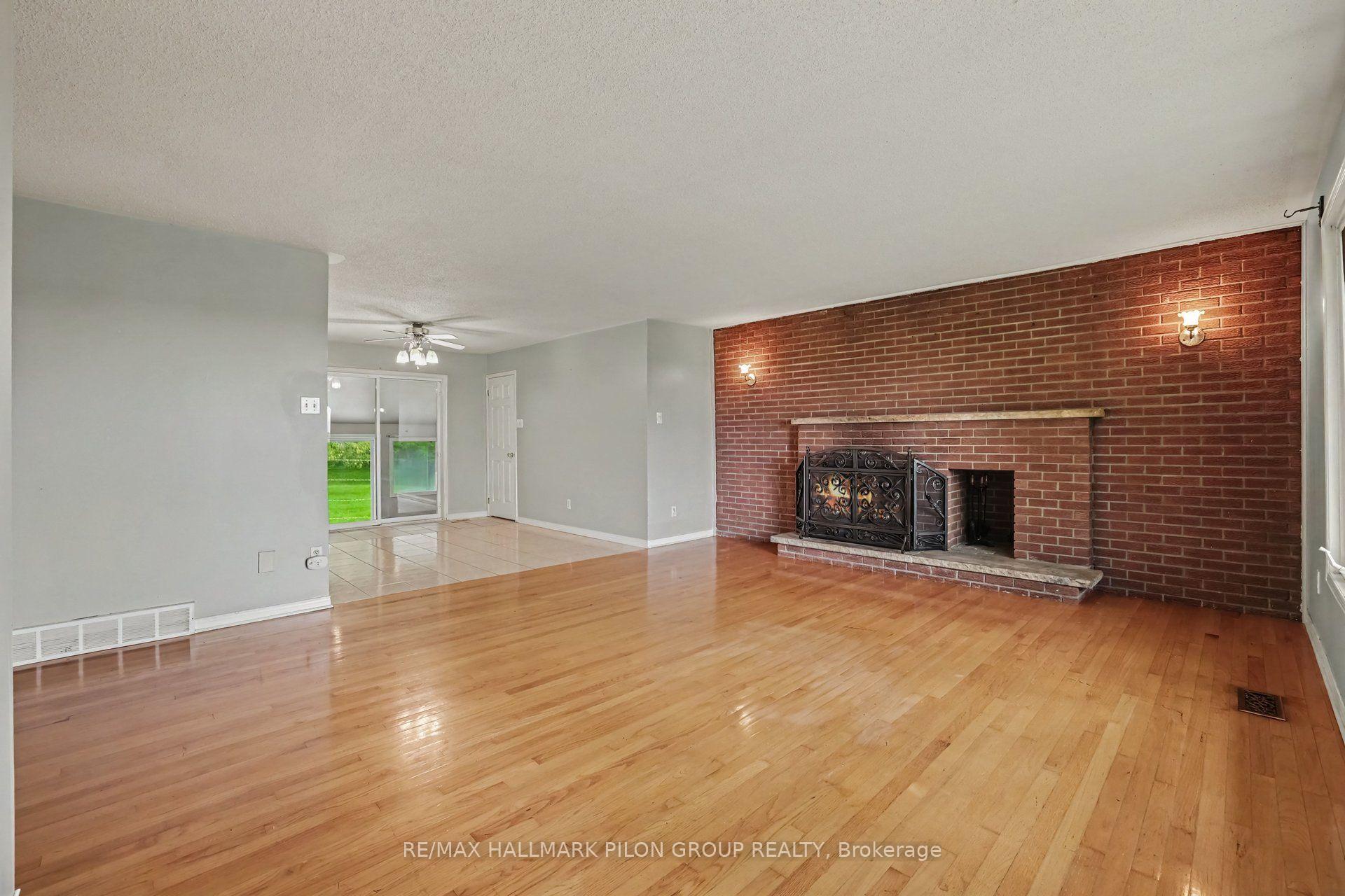 Photo 3 of 4987 Frank Kenny Road, Ottawa, Sarsfield/Bearbrook — HOMEH