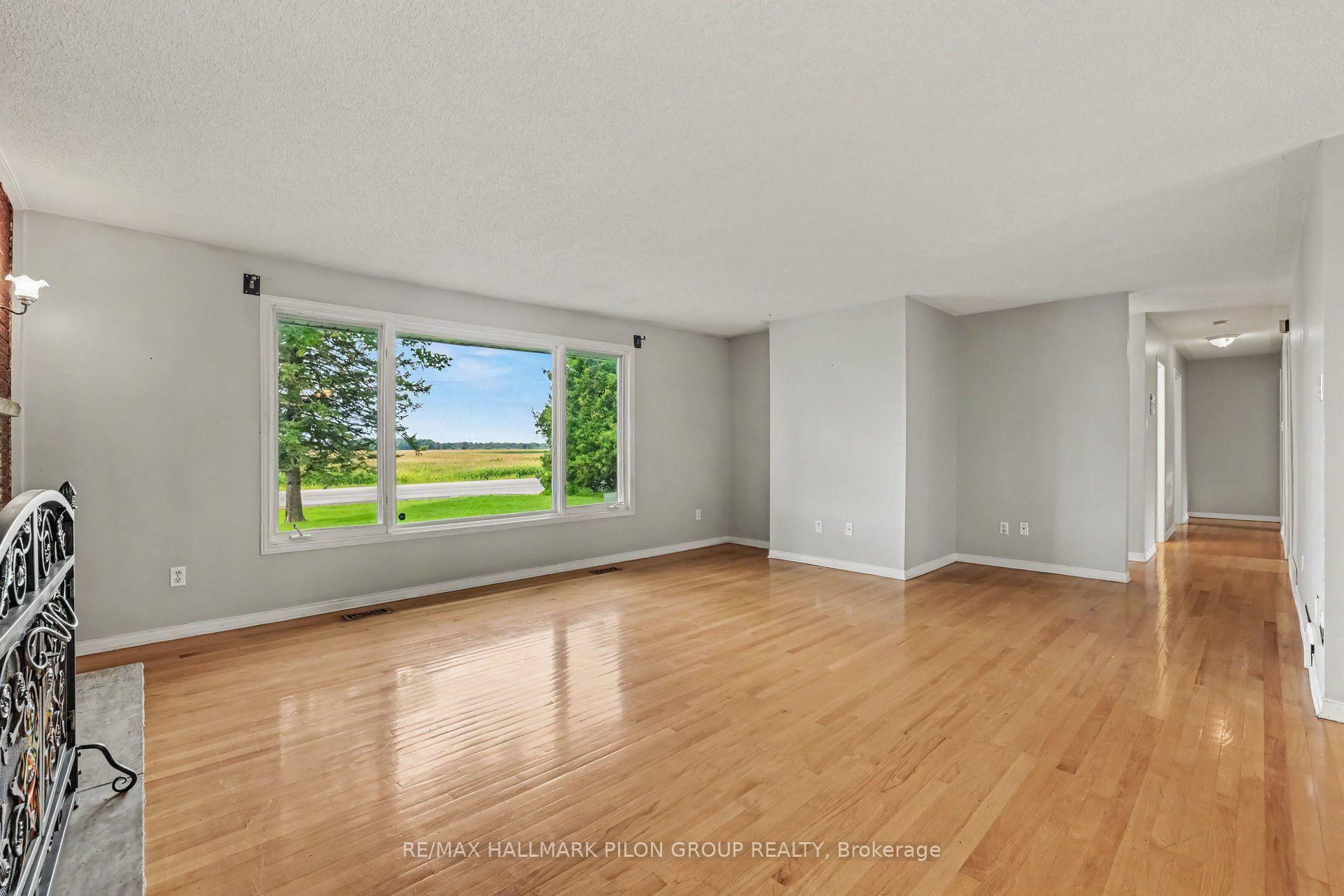 Photo 4 of 4987 Frank Kenny Road, Ottawa, Sarsfield/Bearbrook — HOMEH