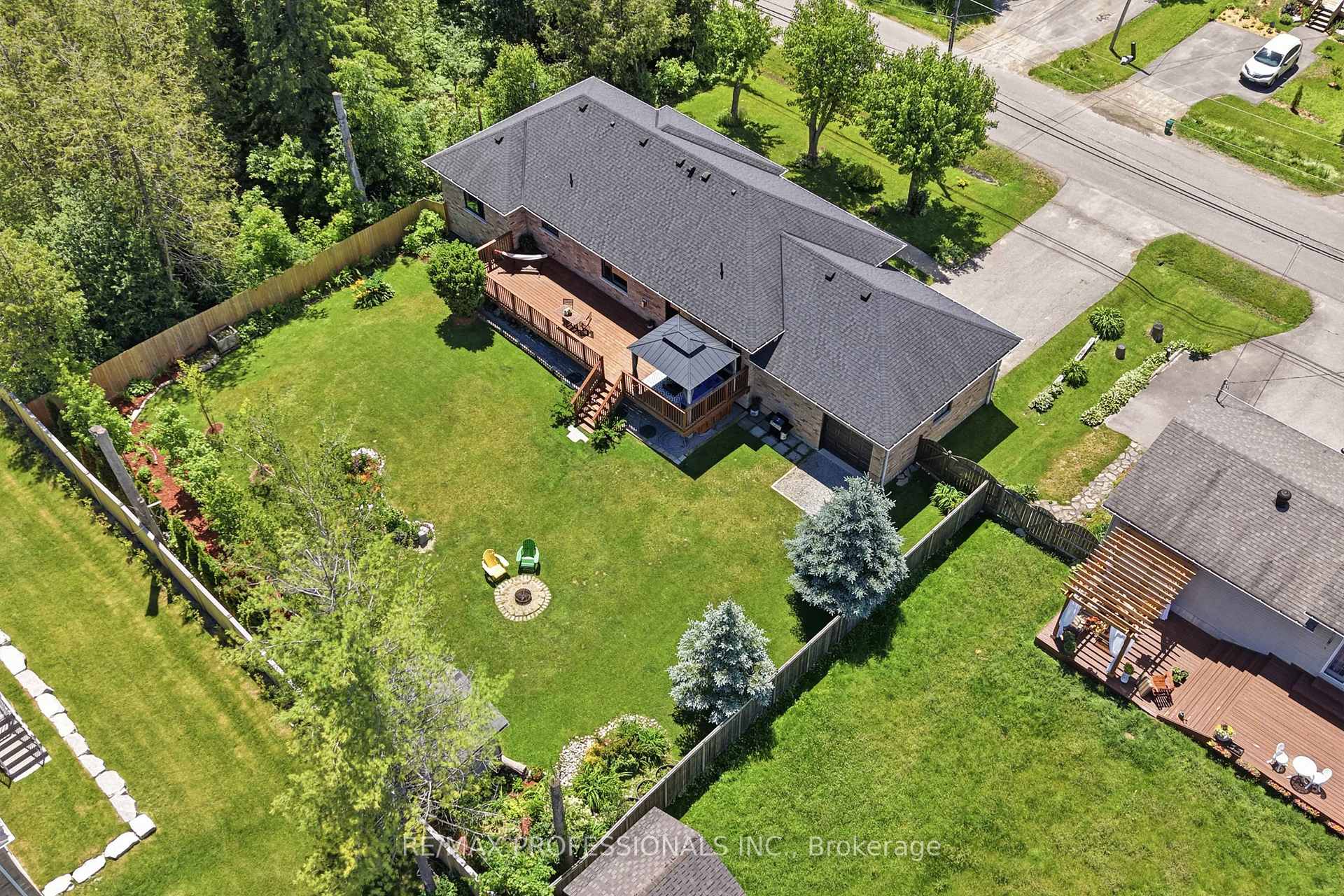 Photo 3 of 101 Maple Avenue, Georgina, Sutton & Jackson's Point — HOMEH