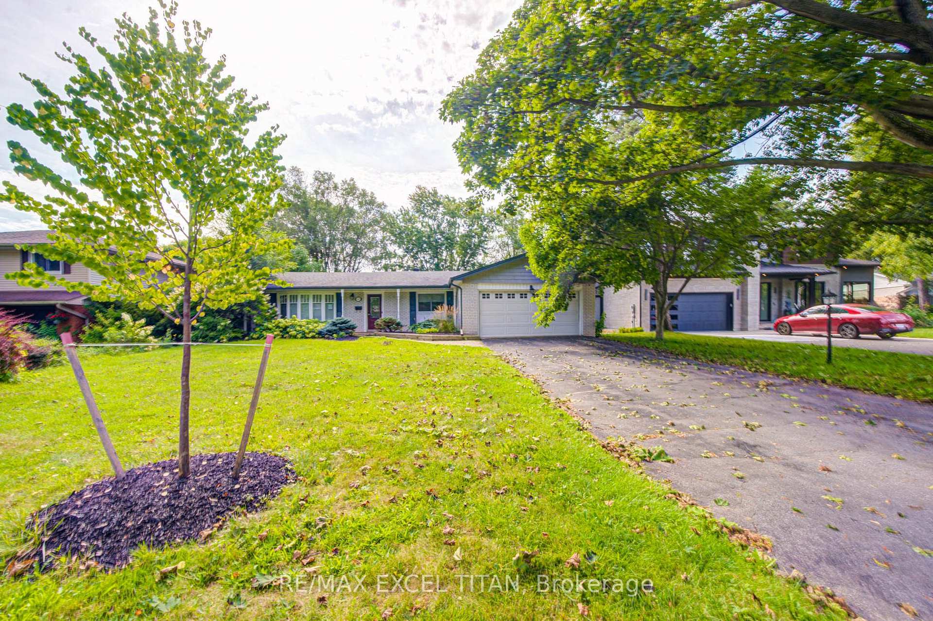 Front of 1566 Venetia Drive