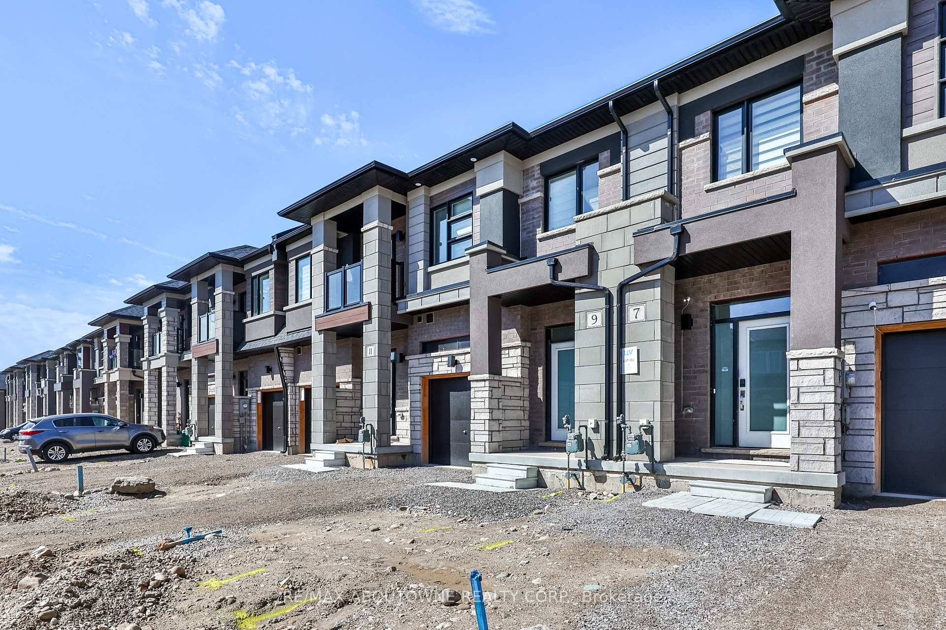 Photo 2 of 9 Wakeling Drive, Brantford, Northwest Industrial — HOMEH