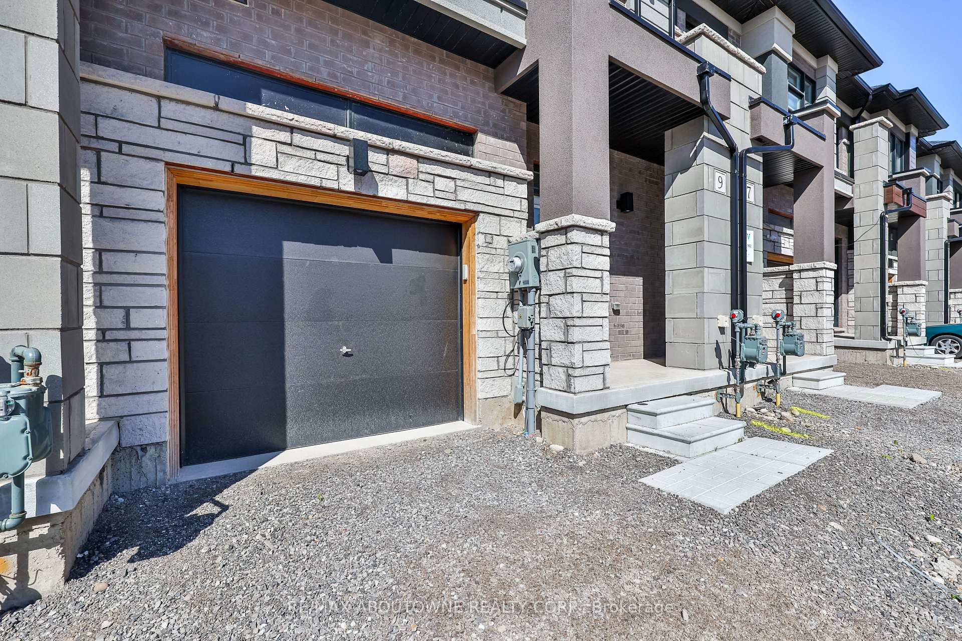 Photo 3 of 9 Wakeling Drive, Brantford, Northwest Industrial — HOMEH