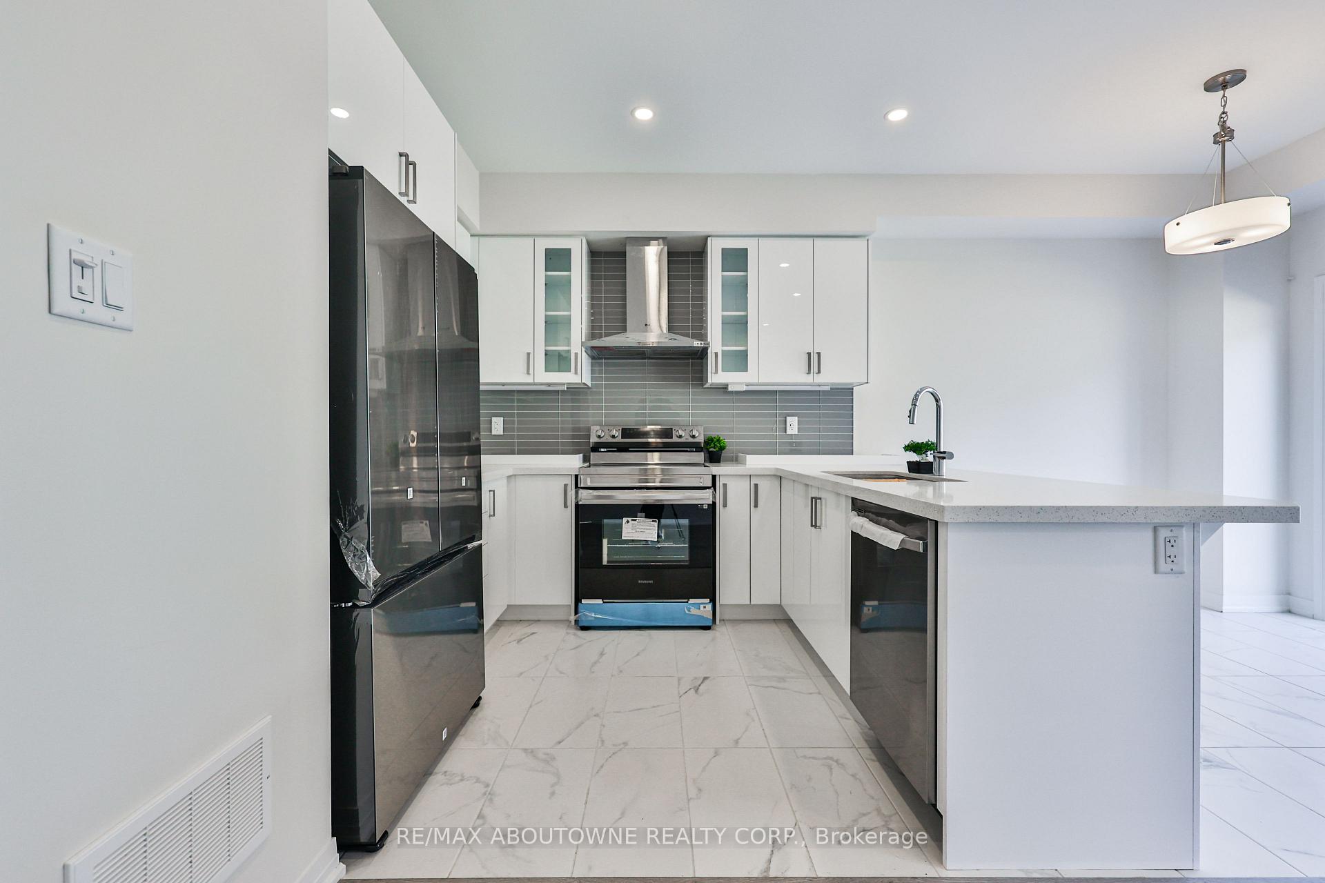 Photo 15 of 9 Wakeling Drive, Brantford, Northwest Industrial — HOMEH