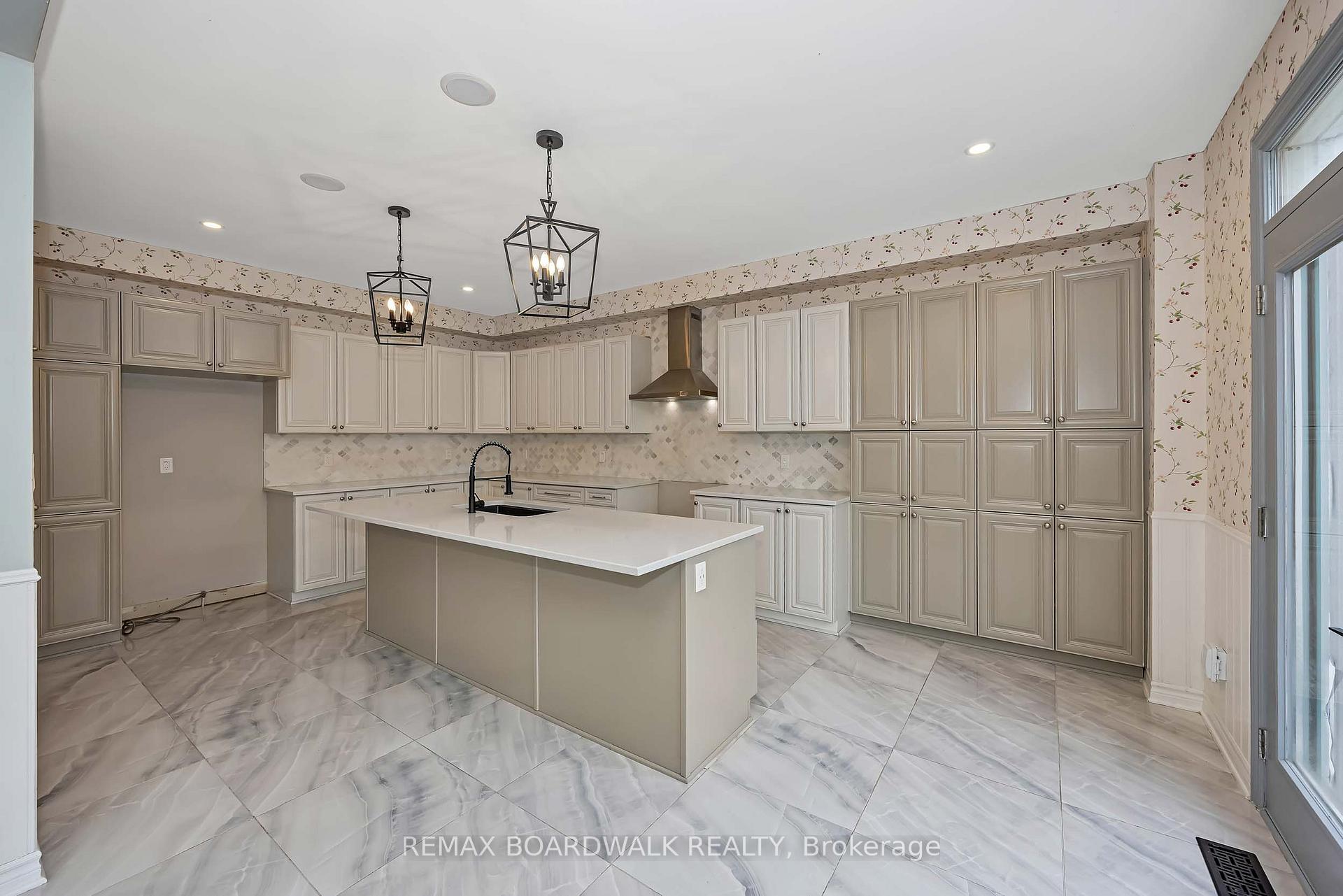 Photo 18 of 648 Decoeur Drive, Ottawa, Avalon West — HOMEH