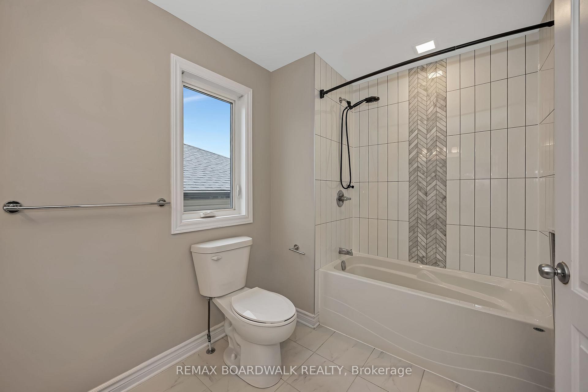 Photo 40 of 648 Decoeur Drive, Ottawa, Avalon West — HOMEH