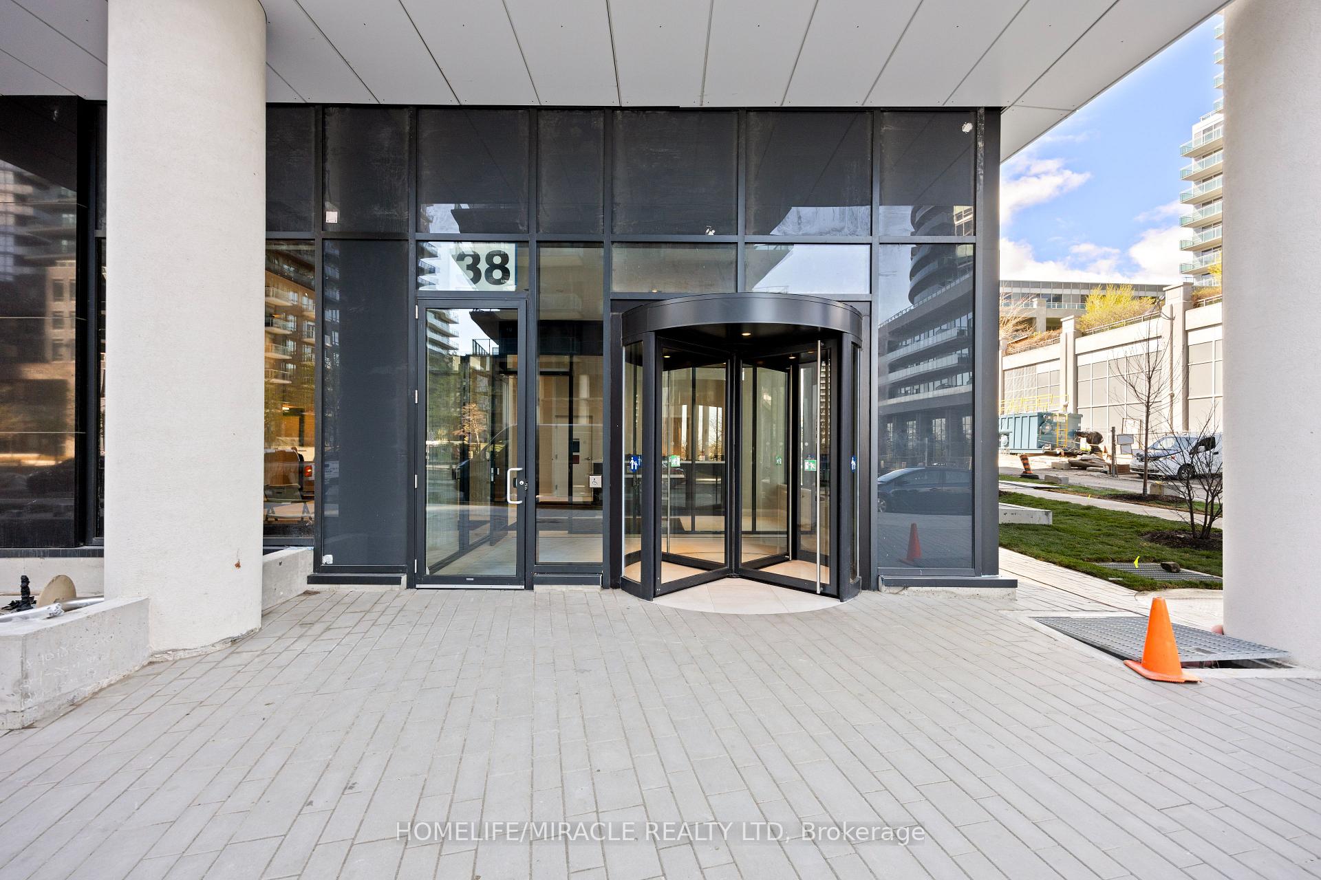 Photo 2 of Unit 607, 38 Annie Craig Drive, Etobicoke, Mimico — HOMEH