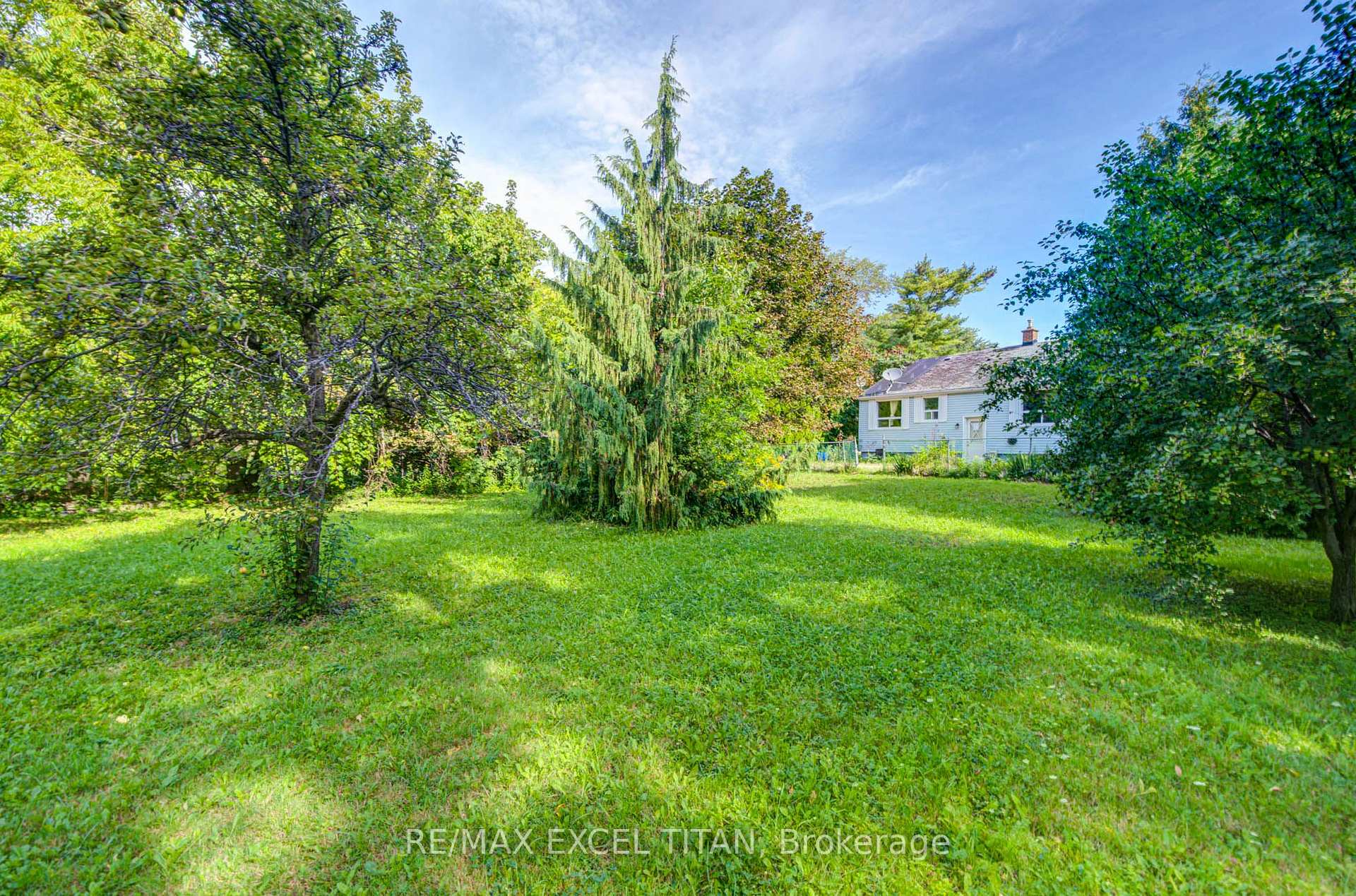 Photo 1 of 1098 Kent Avenue, Oakville, College Park — HOMEH