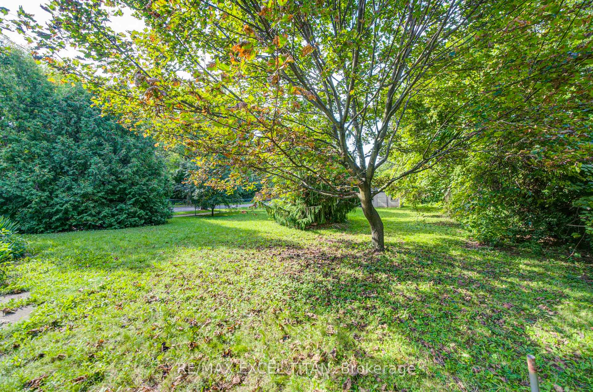 Photo 2 of 1098 Kent Avenue, Oakville, College Park — HOMEH