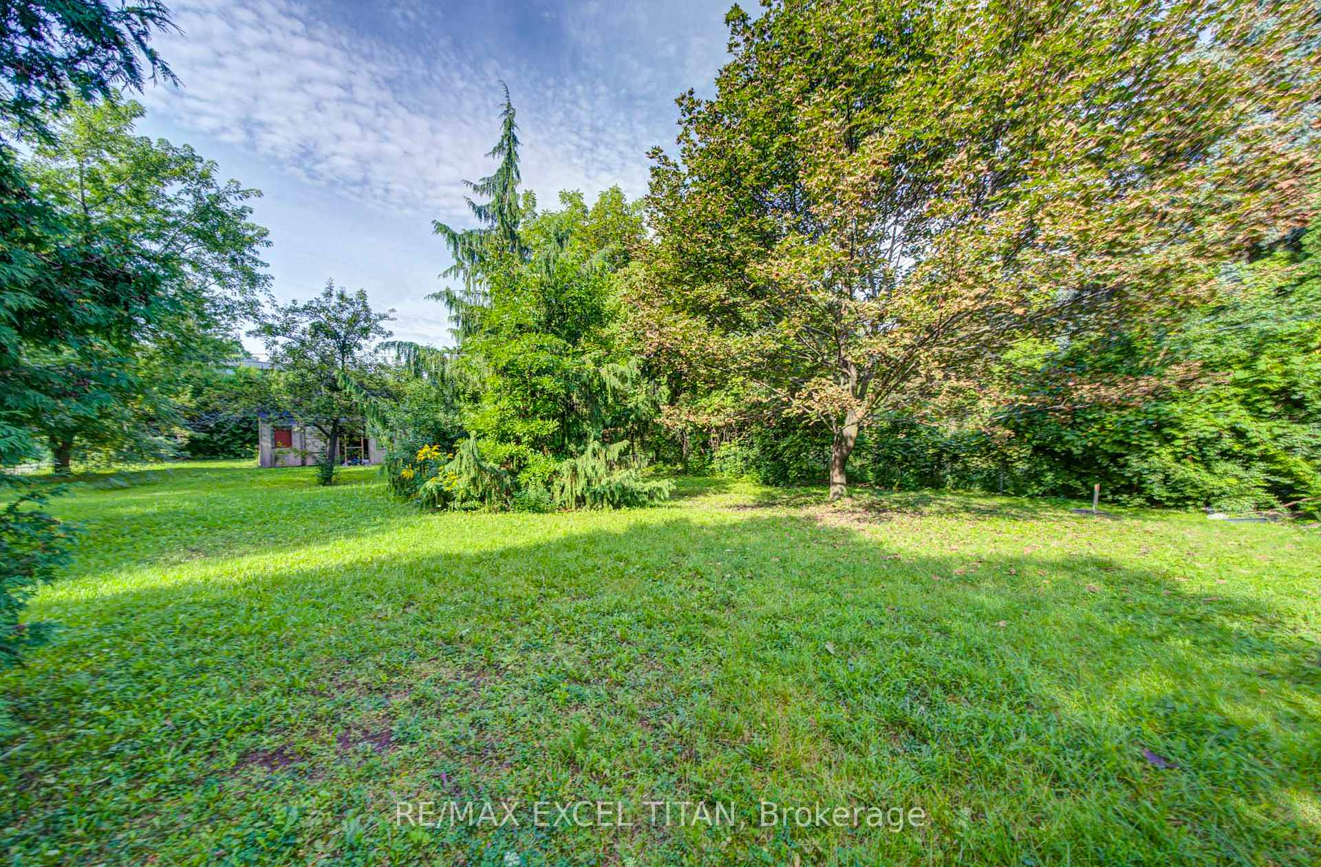 Photo 3 of 1098 Kent Avenue, Oakville, College Park — HOMEH
