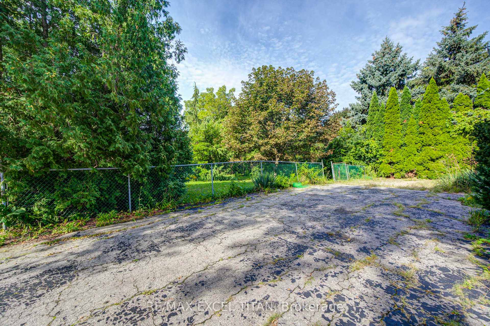 Photo 4 of 1098 Kent Avenue, Oakville, College Park — HOMEH