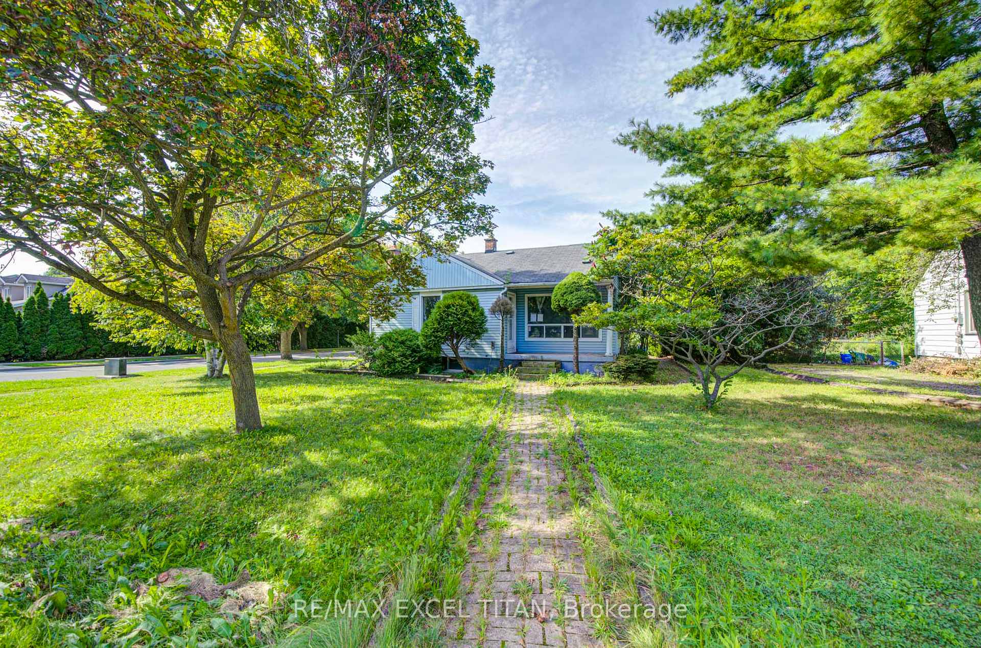 Photo 5 of 1098 Kent Avenue, Oakville, College Park — HOMEH