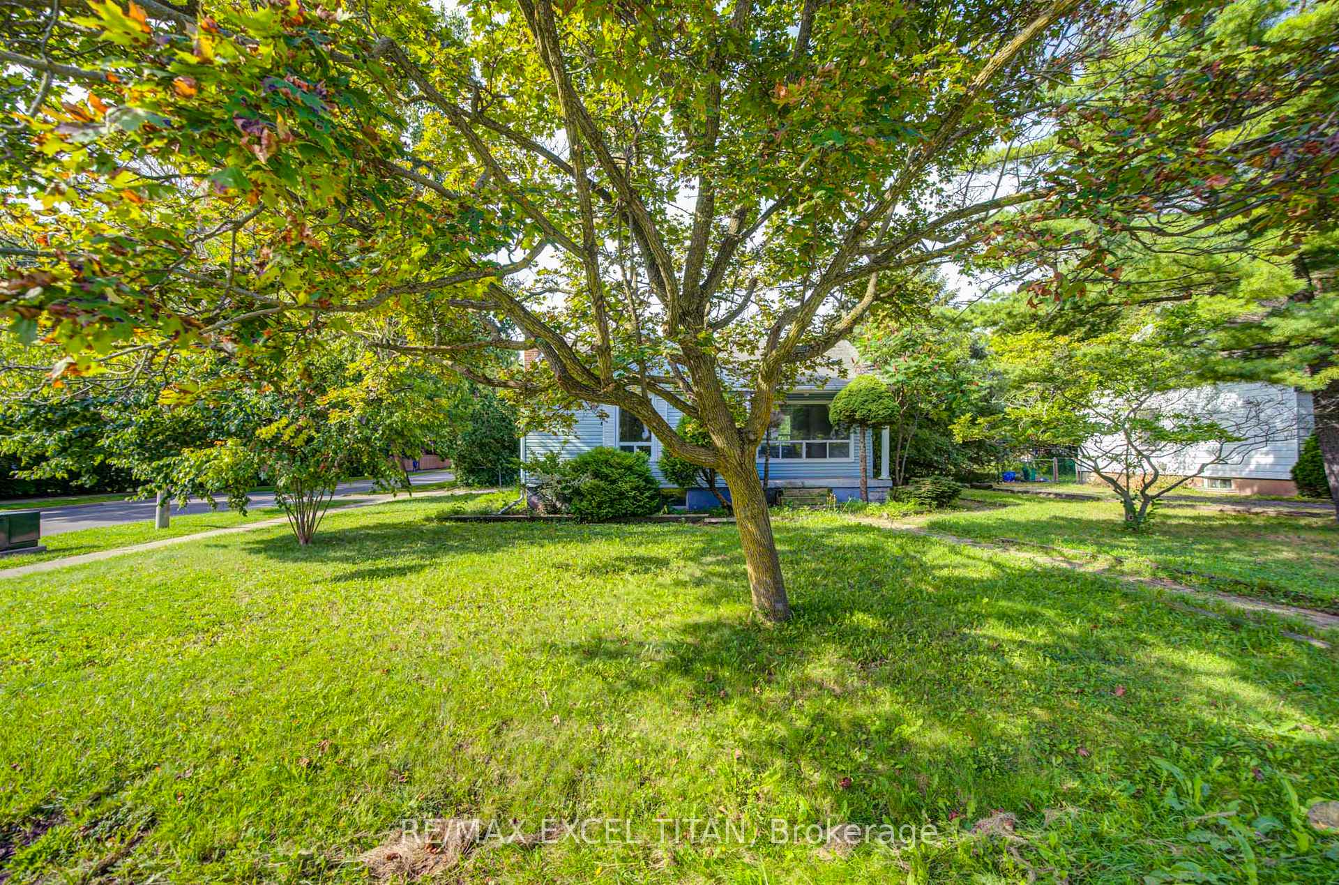 Photo 7 of 1098 Kent Avenue, Oakville, College Park — HOMEH
