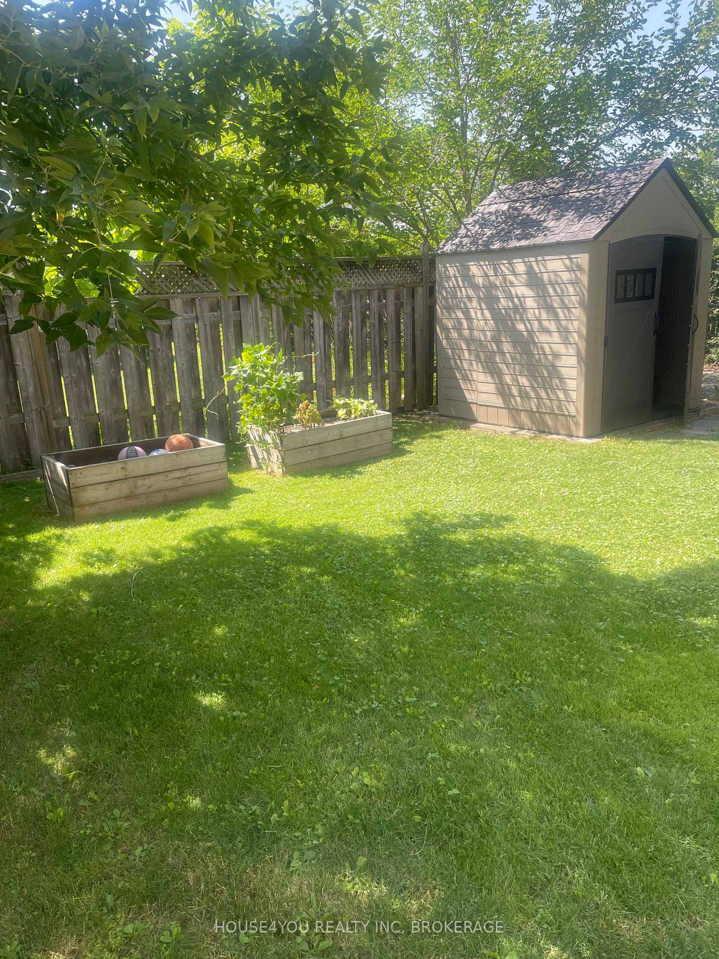Photo 4 of 251 St Augustine Drive, St. Catharines, Secord Woods — HOMEH