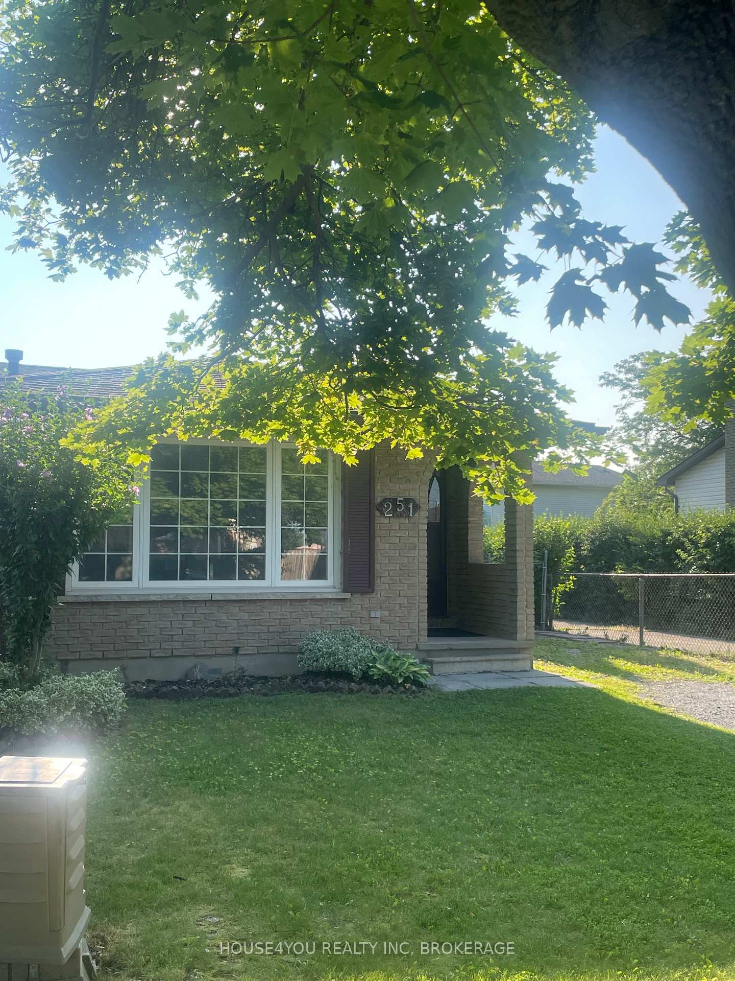 Photo 2 of 251 St Augustine Drive, St. Catharines, Secord Woods — HOMEH
