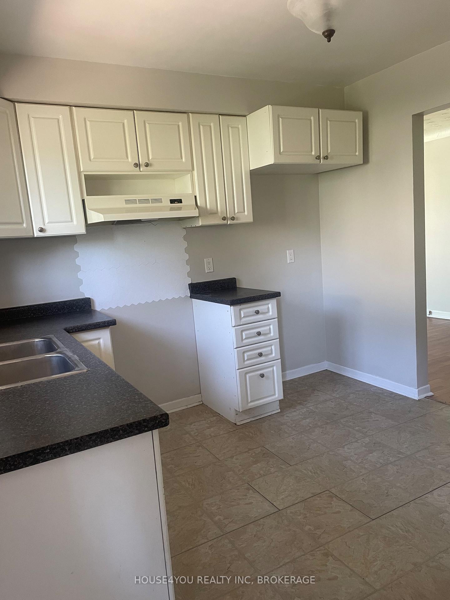Photo 10 of 251 St Augustine Drive, St. Catharines, Secord Woods — HOMEH