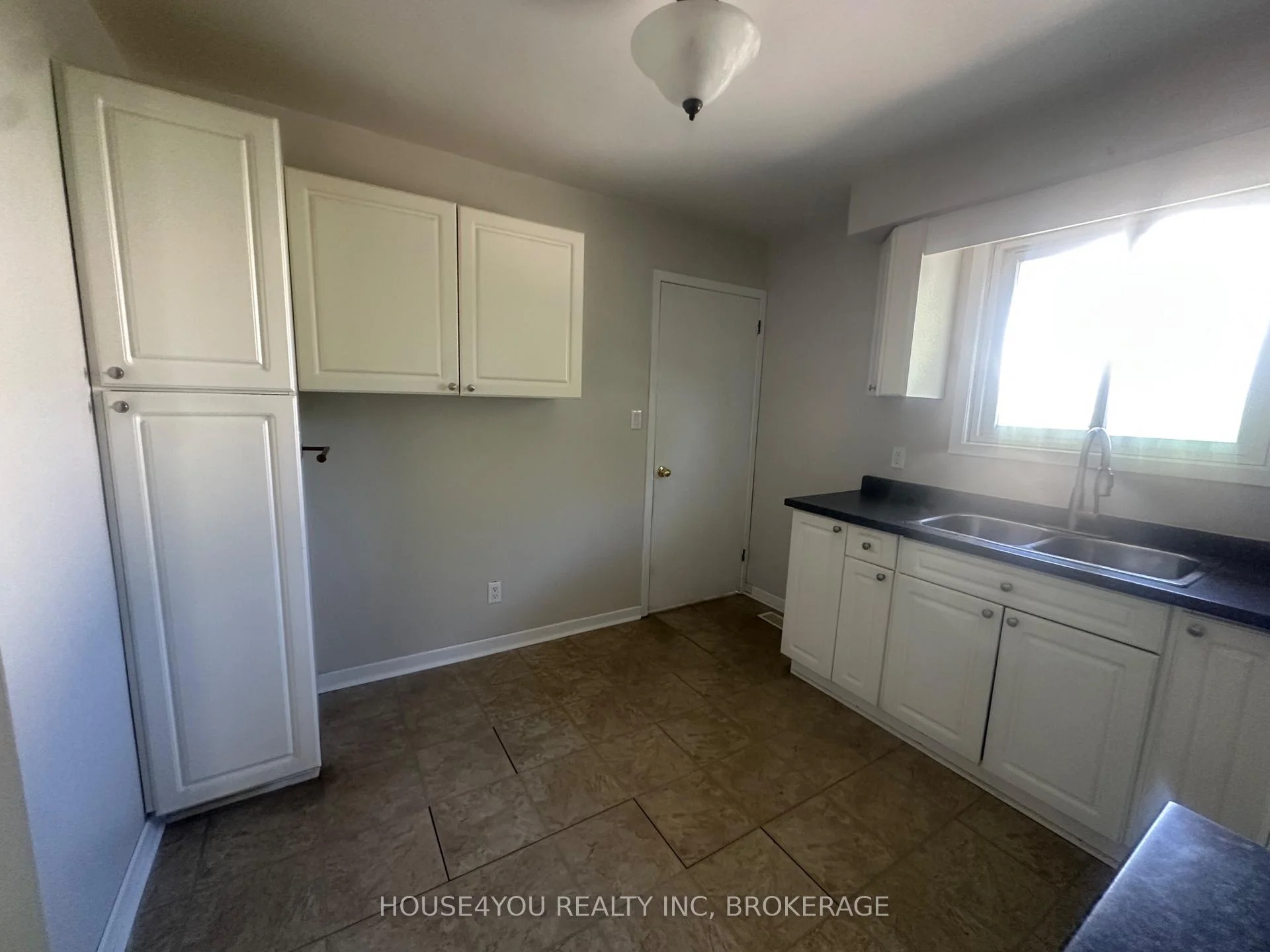 Photo 13 of 251 St Augustine Drive, St. Catharines, Secord Woods — HOMEH