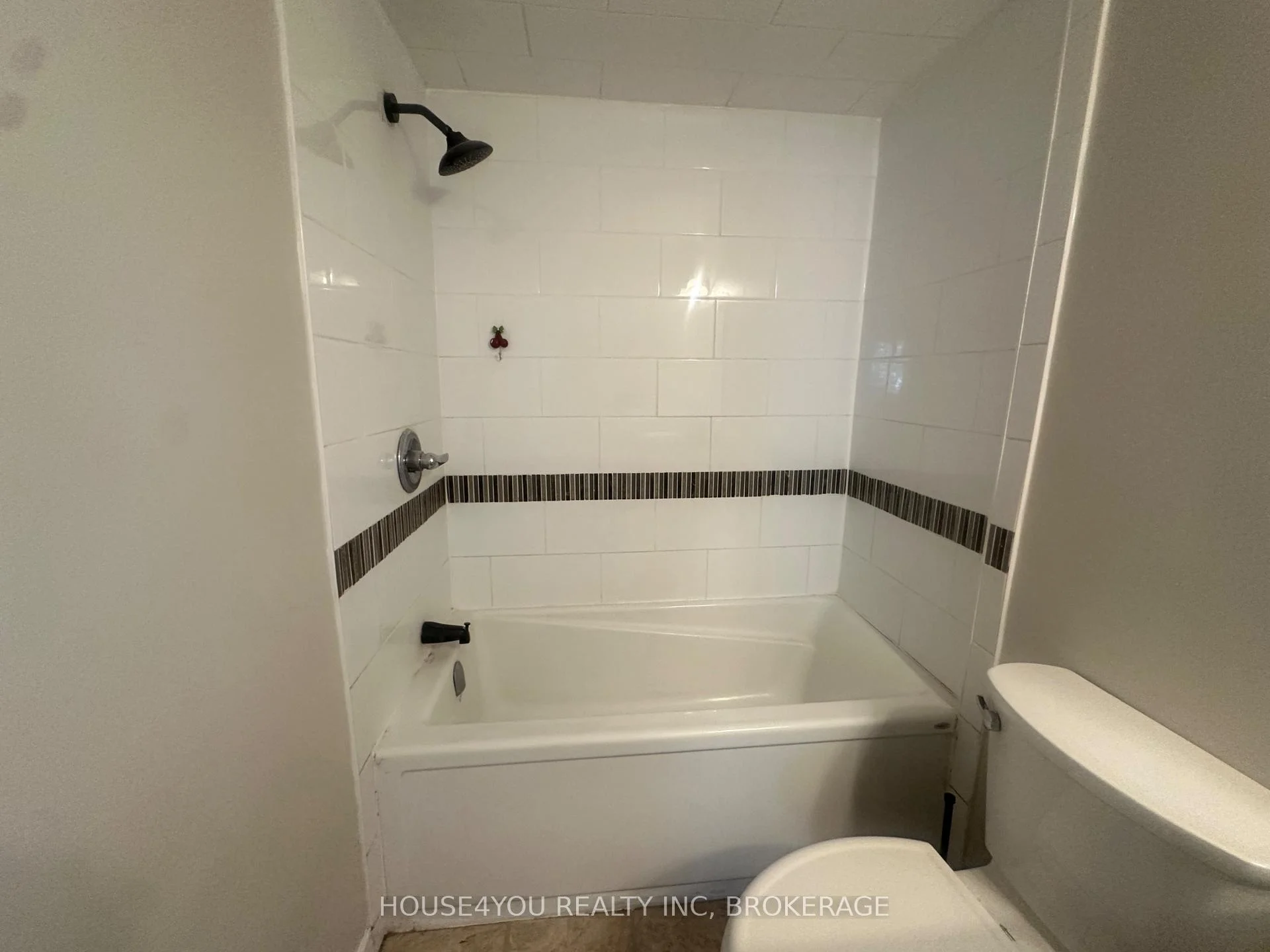 Photo 26 of 251 St Augustine Drive, St. Catharines, Secord Woods — HOMEH