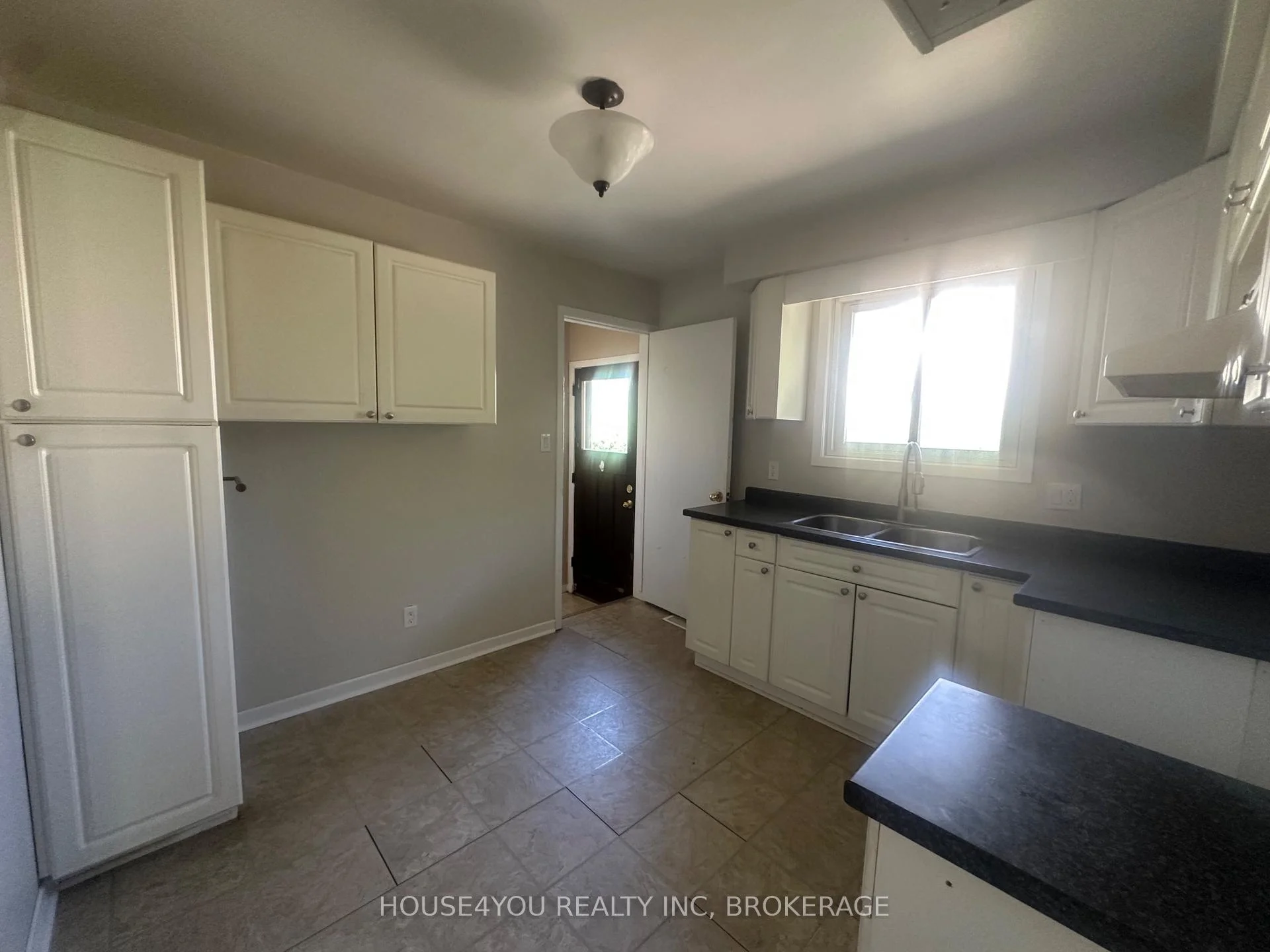 Photo 11 of 251 St Augustine Drive, St. Catharines, Secord Woods — HOMEH