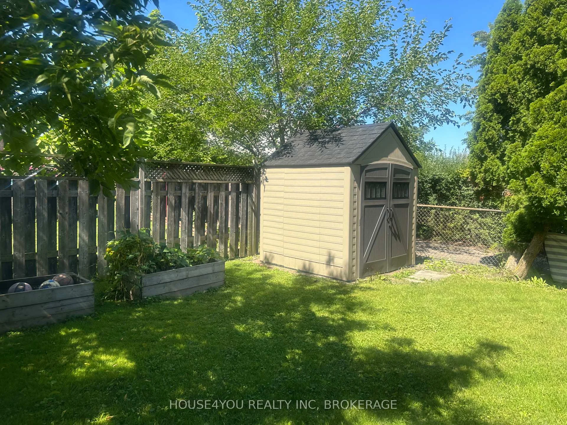Photo 45 of 251 St Augustine Drive, St. Catharines, Secord Woods — HOMEH