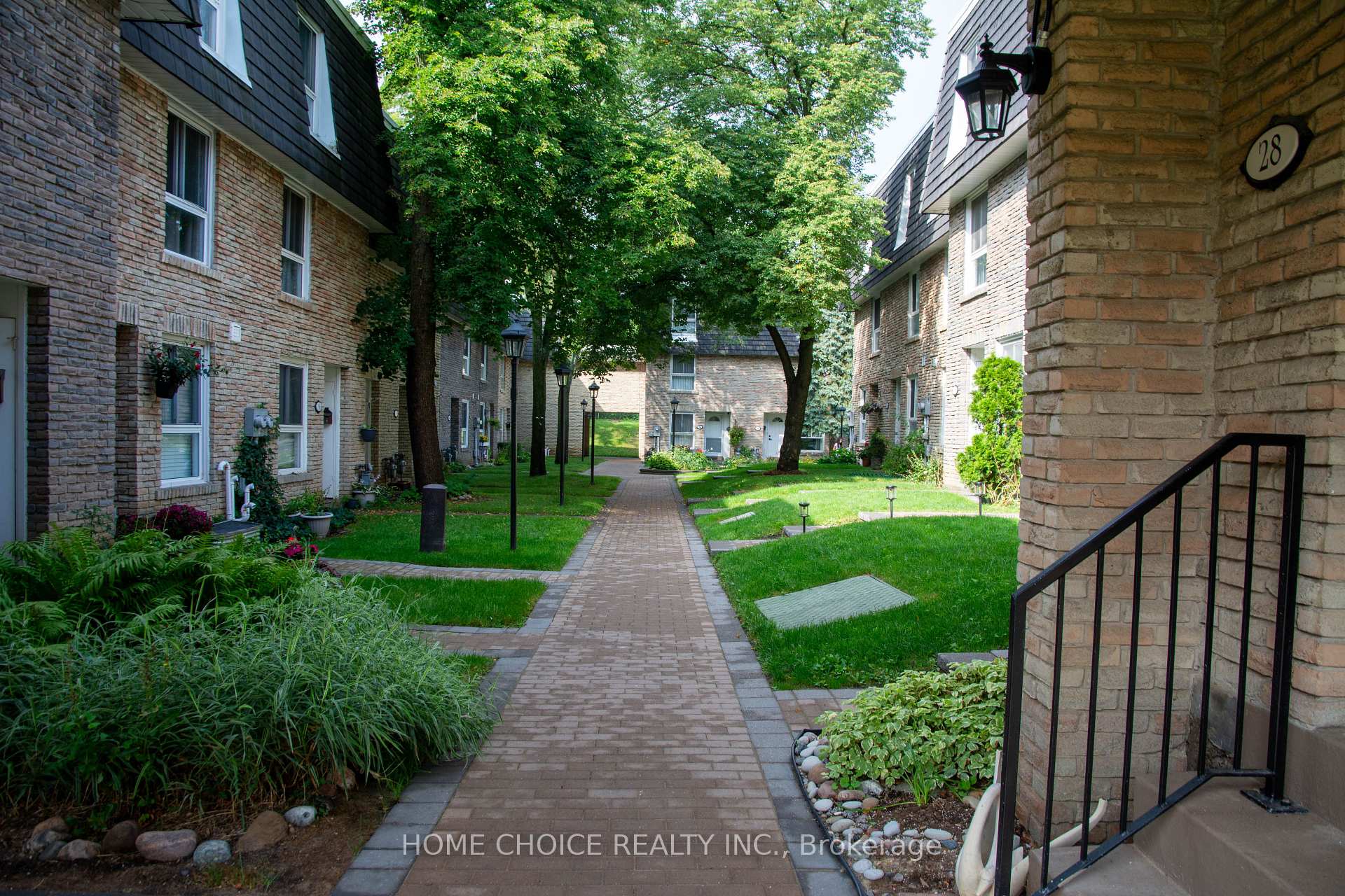 Photo 1 of 28 Tangle Briarway, North York, Bayview Village — HOMEH