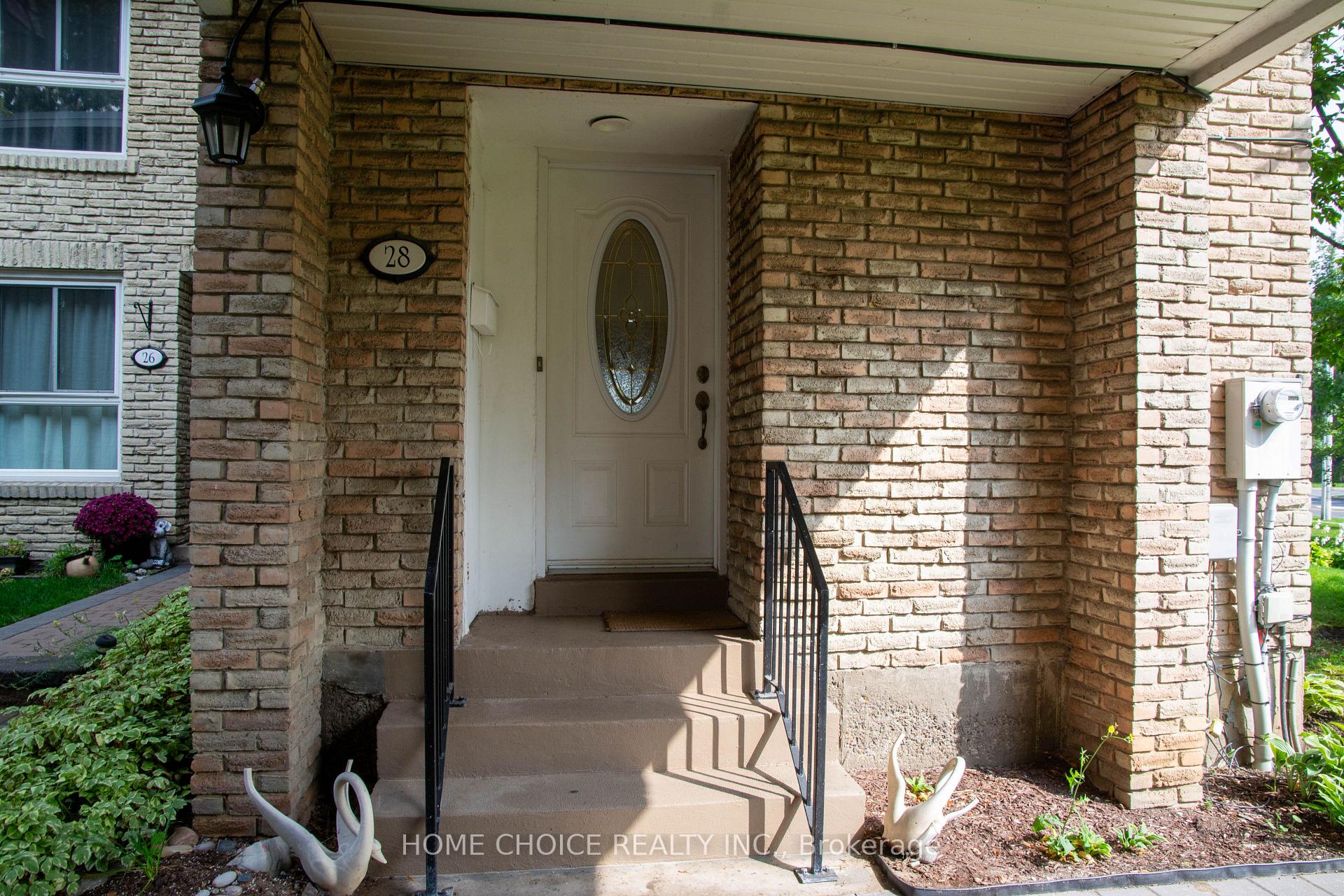 Photo 2 of 28 Tangle Briarway, North York, Bayview Village — HOMEH