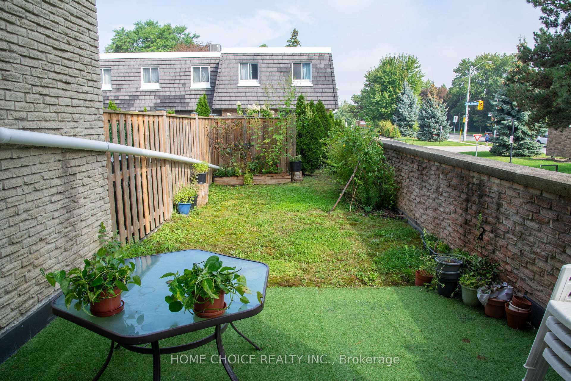 Photo 3 of 28 Tangle Briarway, North York, Bayview Village — HOMEH
