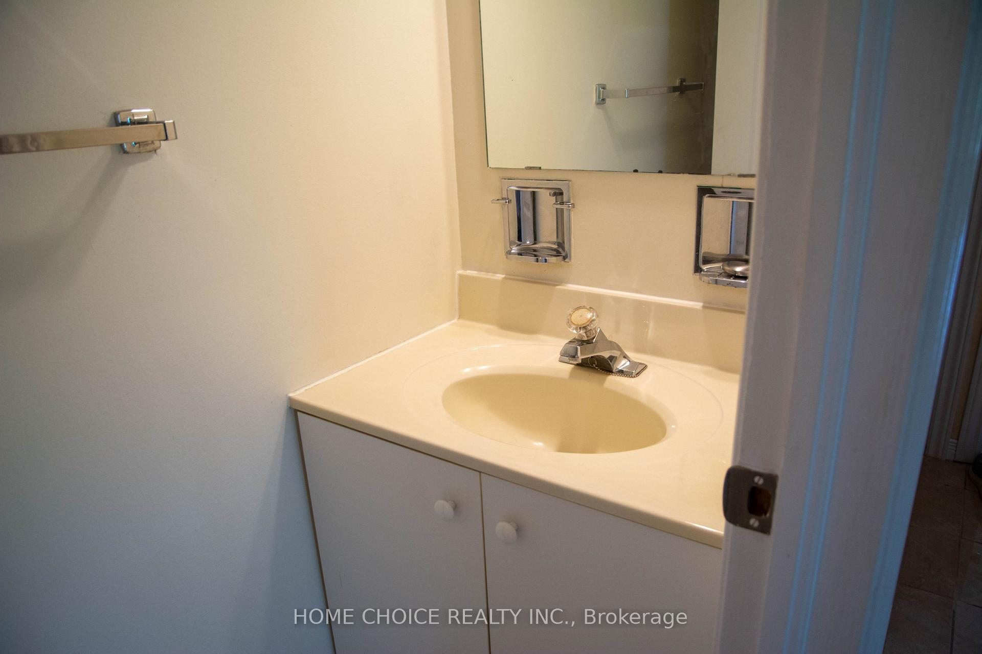 Photo 8 of 28 Tangle Briarway, North York, Bayview Village — HOMEH