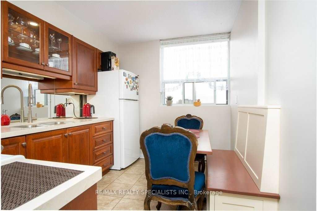 Photo 5 of Unit 601, 700 Dynes Road, Burlington, Roseland — HOMEH