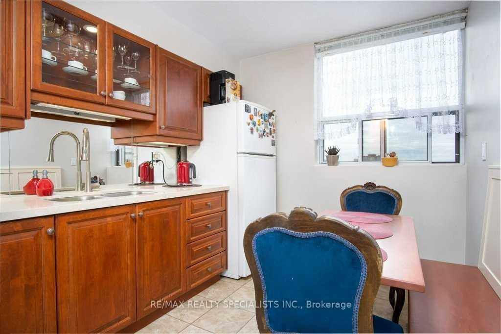 Photo 6 of Unit 601, 700 Dynes Road, Burlington, Roseland — HOMEH