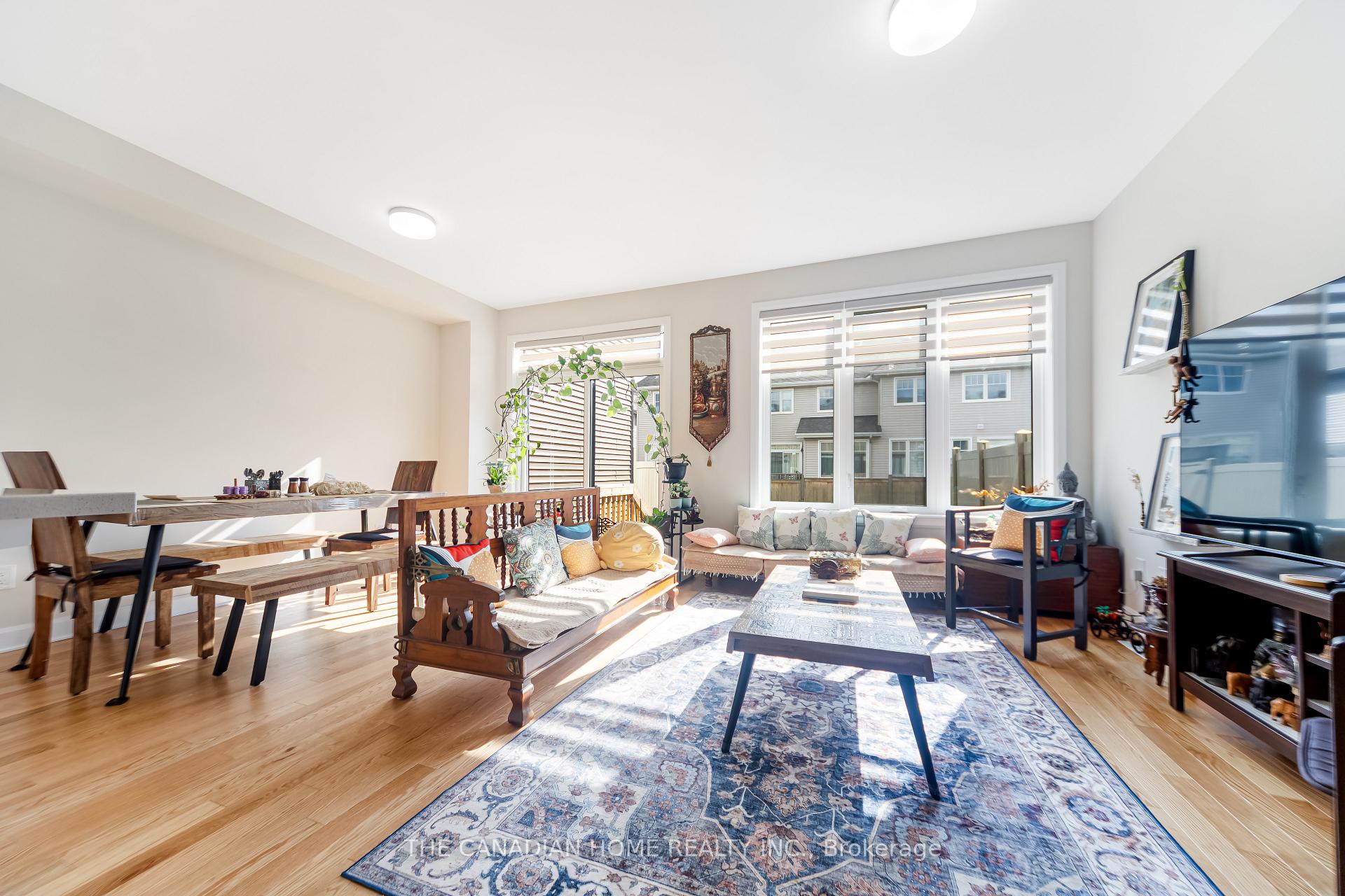 Photo 2 of 921 Clarkia Street, Ottawa, Blossom Park/Kemp Park/Findlay Creek — HOMEH